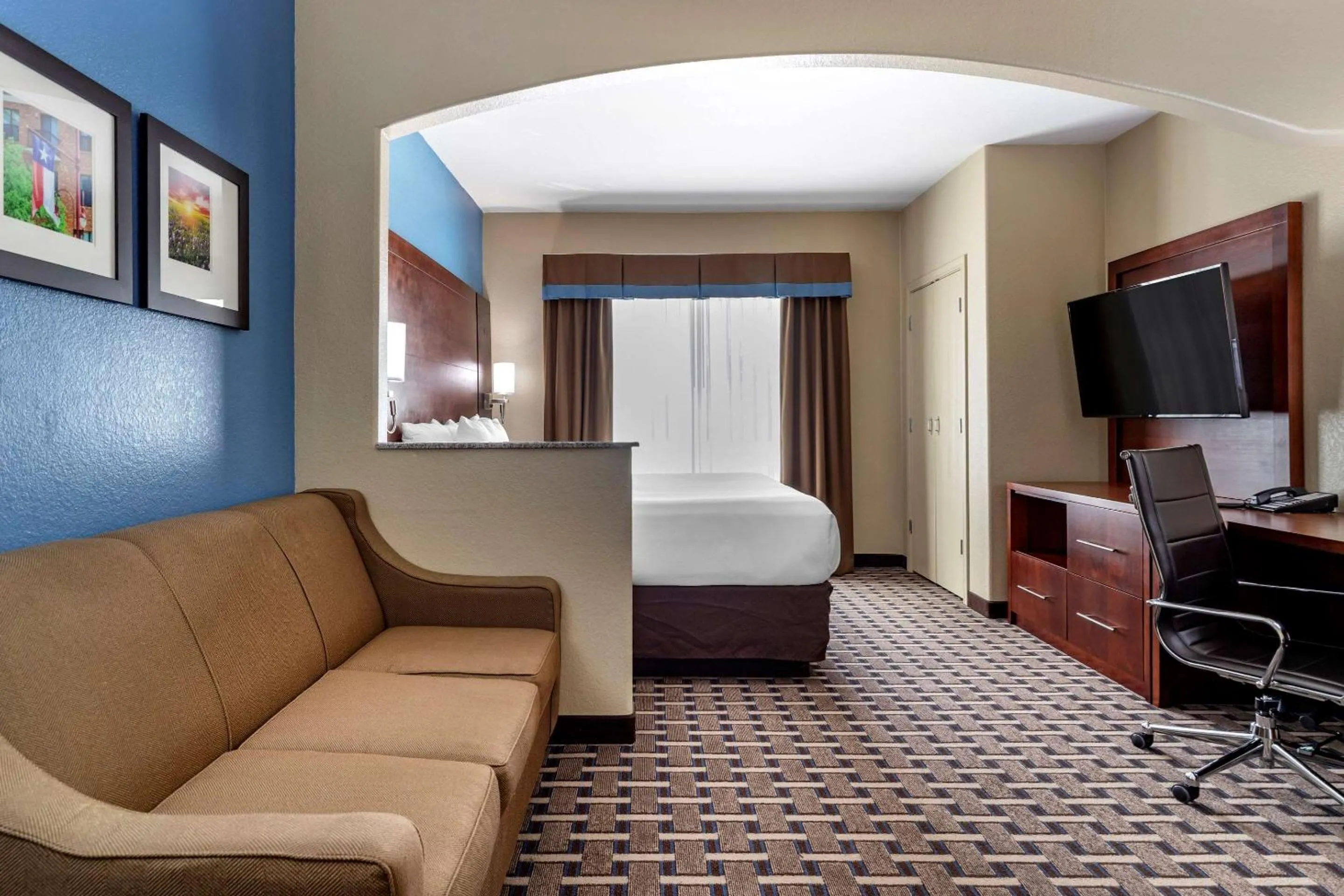 Photo of the whole room in Comfort Suites Georgetown