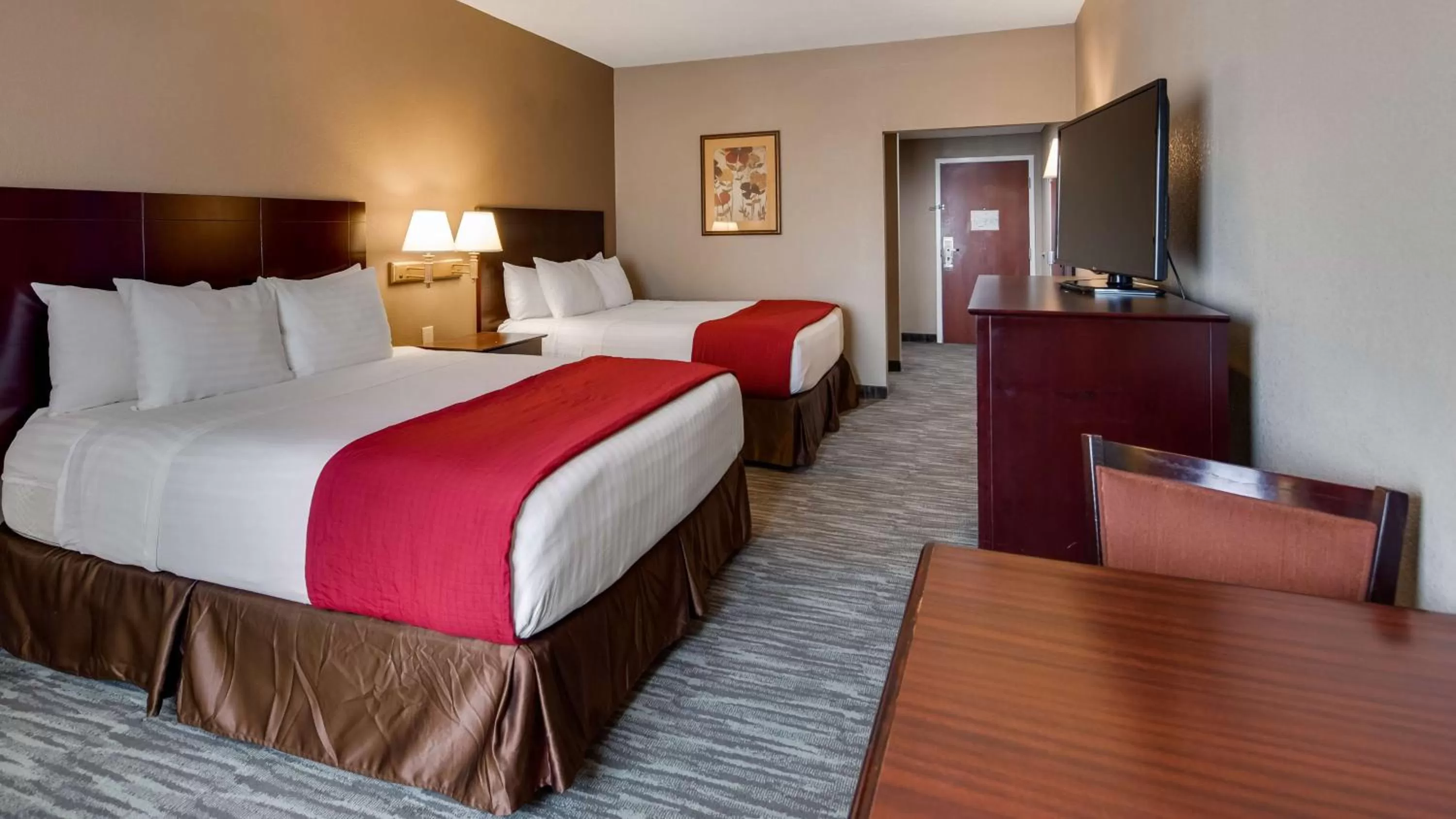 Photo of the whole room, Bed in Best Western Dayton Inn & Suites