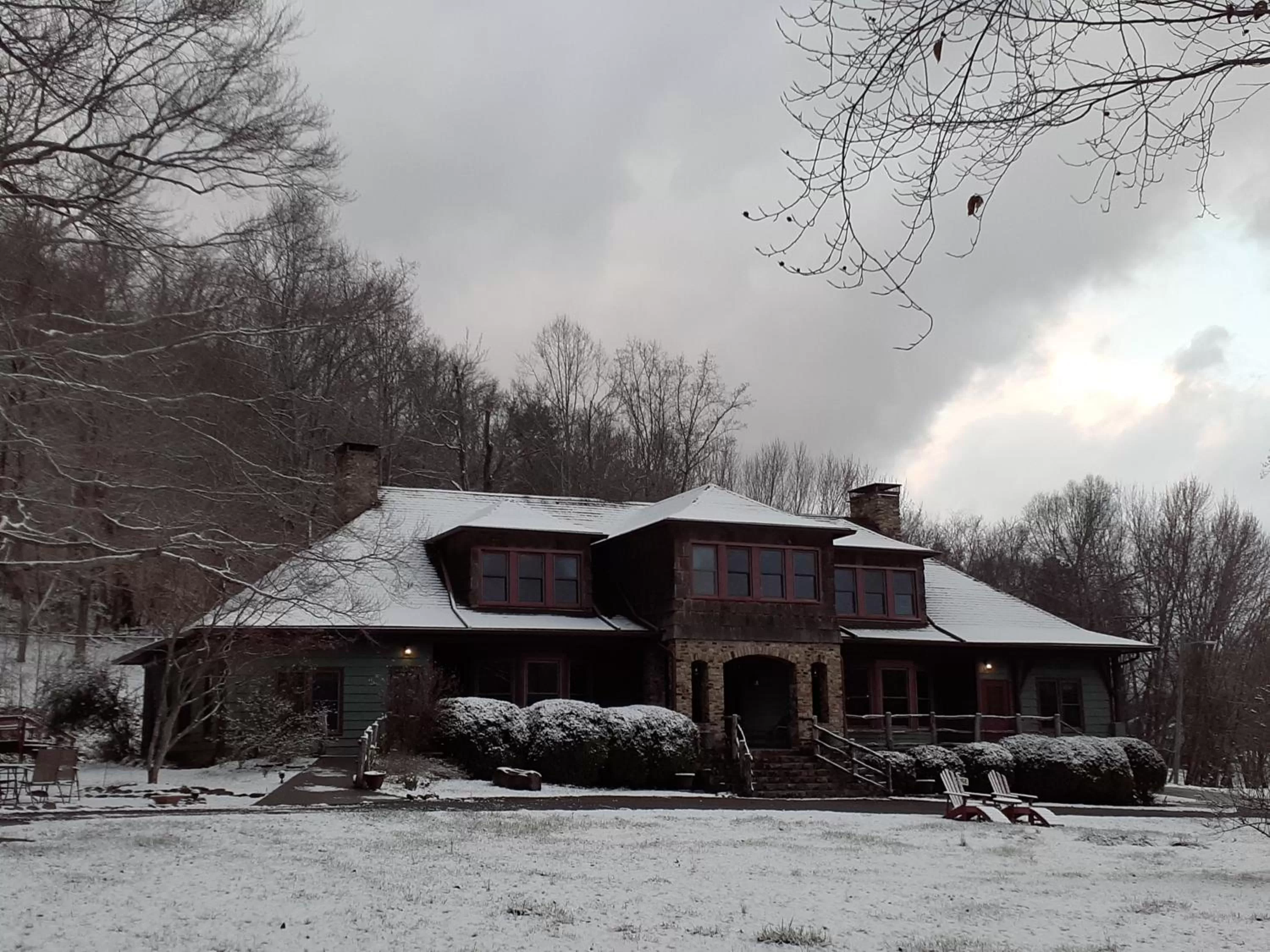 Facade/entrance in Laughing Heart Lodge