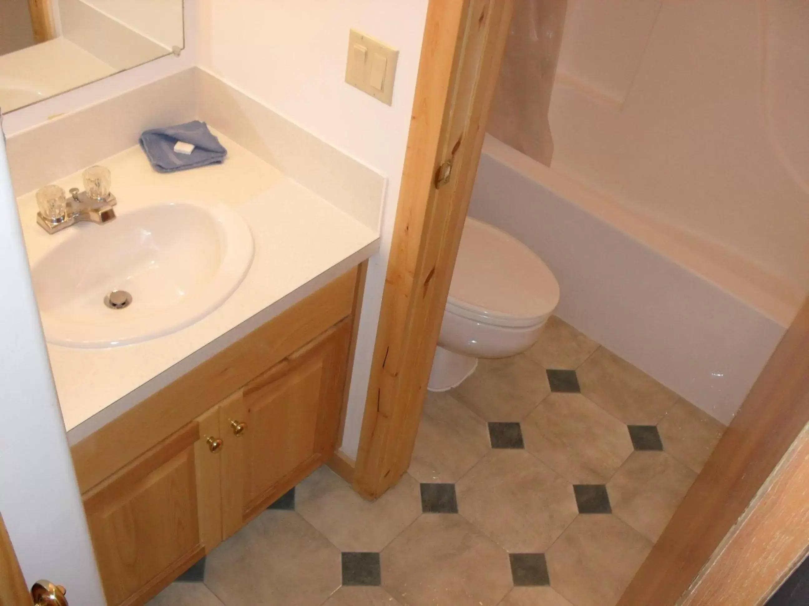 Small Single Room in Jared's Wild Rose Ranch Resort Small Single Room in Jared's Wild Rose Ranch Resort