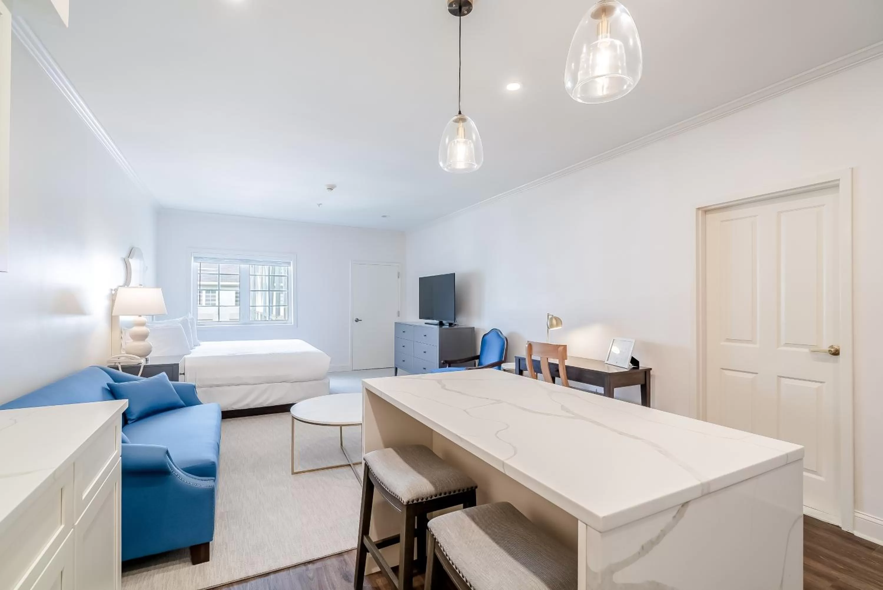 Bedroom, Bed in Chateau Renault