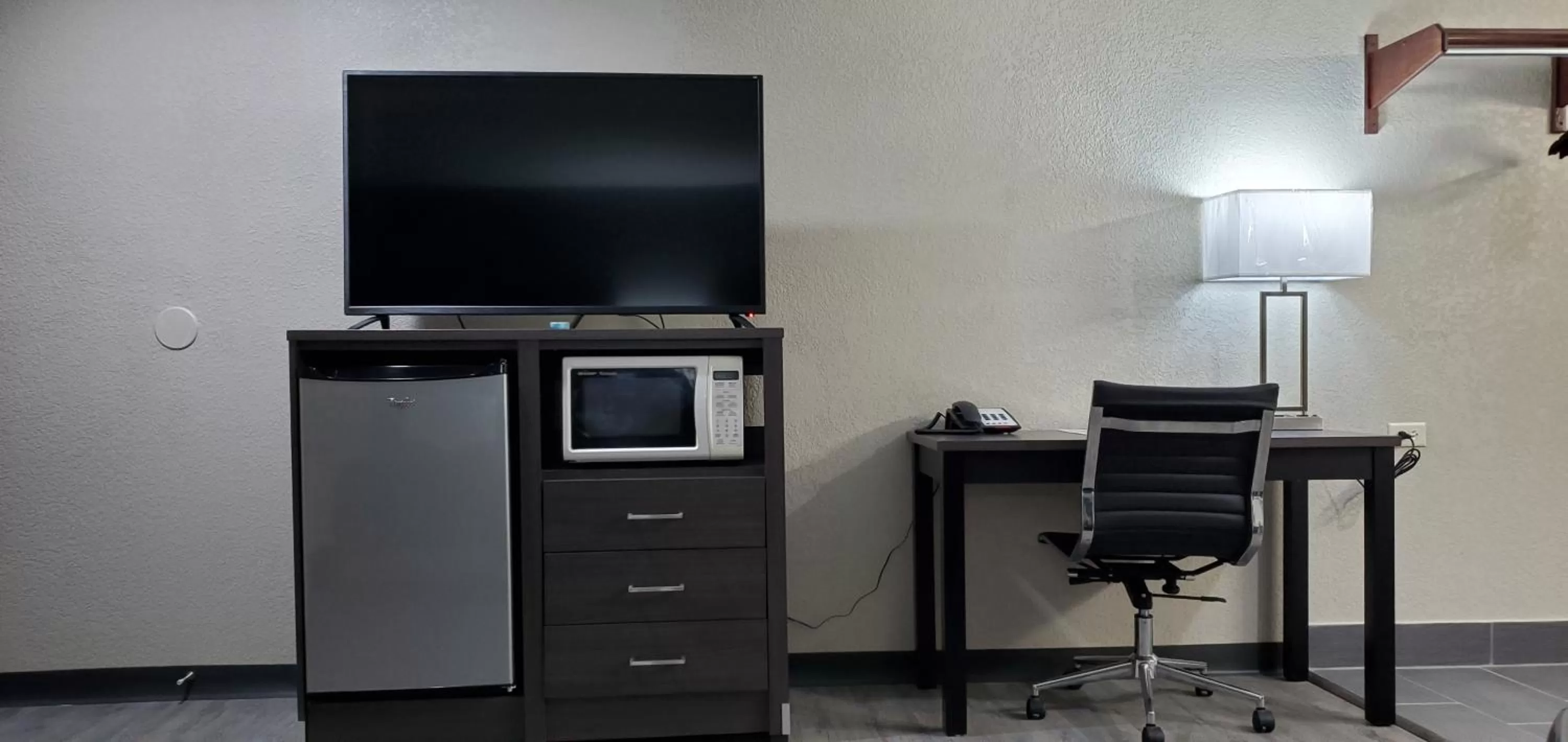 Crescent Park Motel & Suites