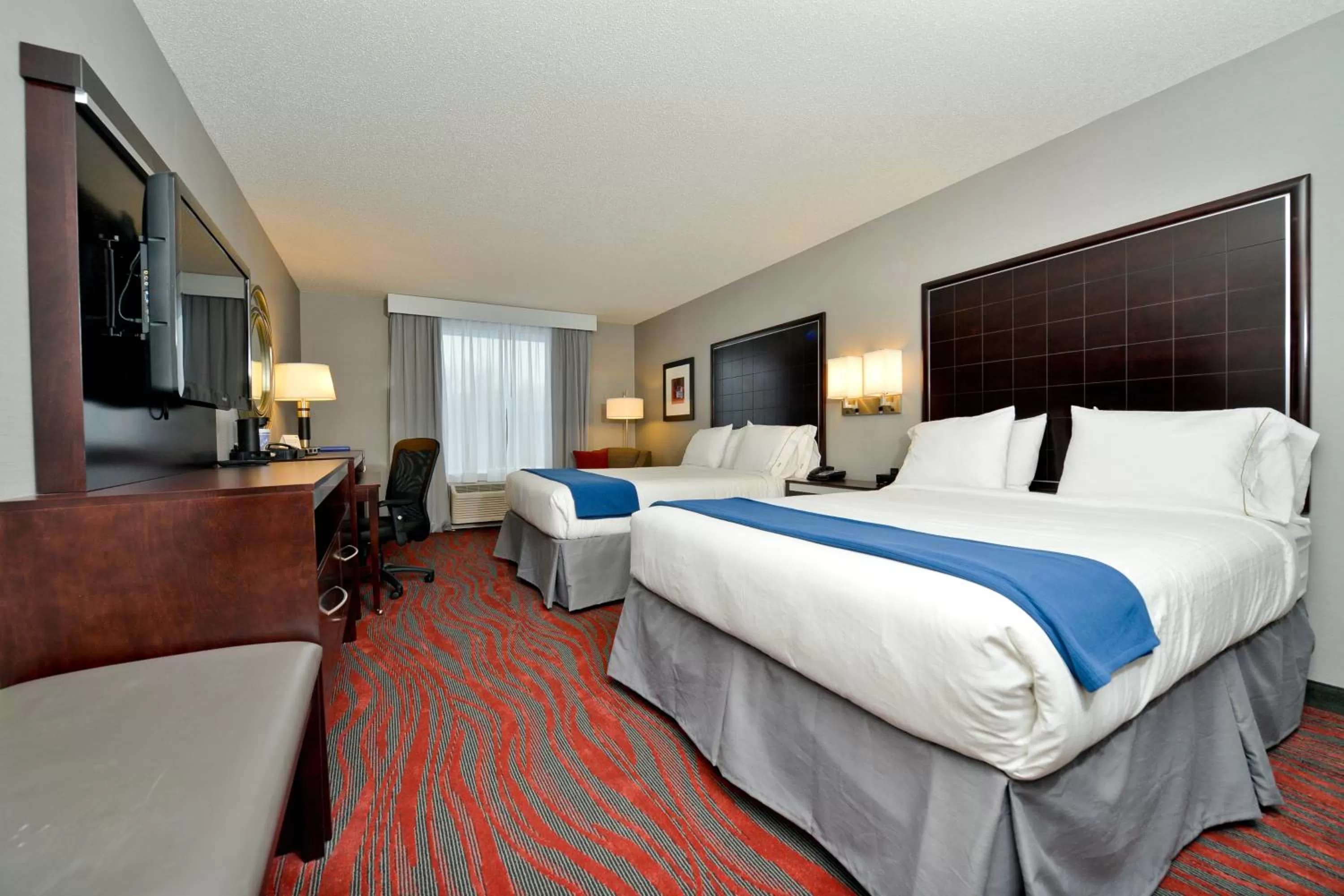Queen Room with Two Queen Beds with Bath Tub - Disability Access/Non-Smoking in Holiday Inn Express Canandaigua, an IHG Hotel