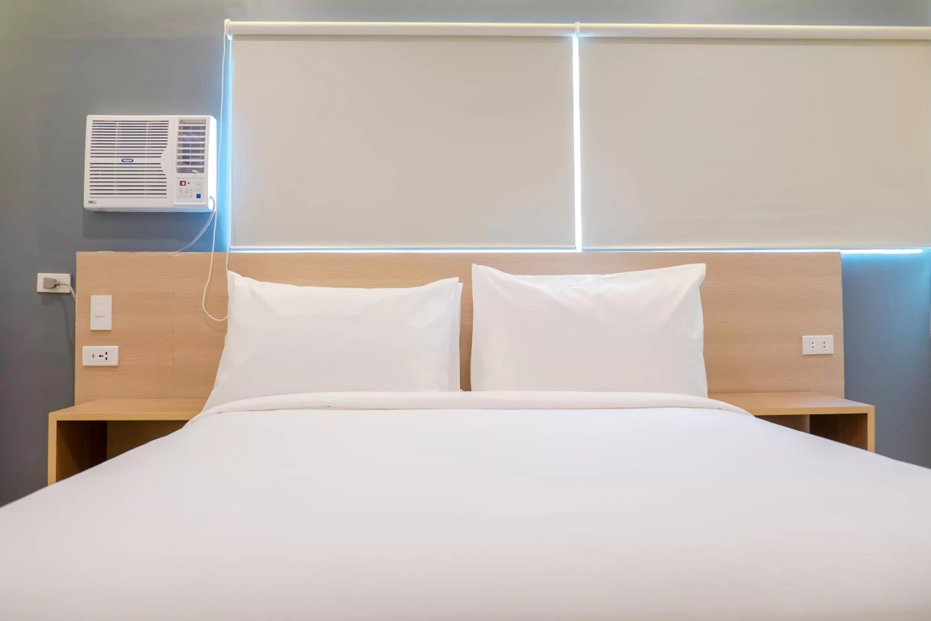 Bedroom, Bed in Bridge Hotel