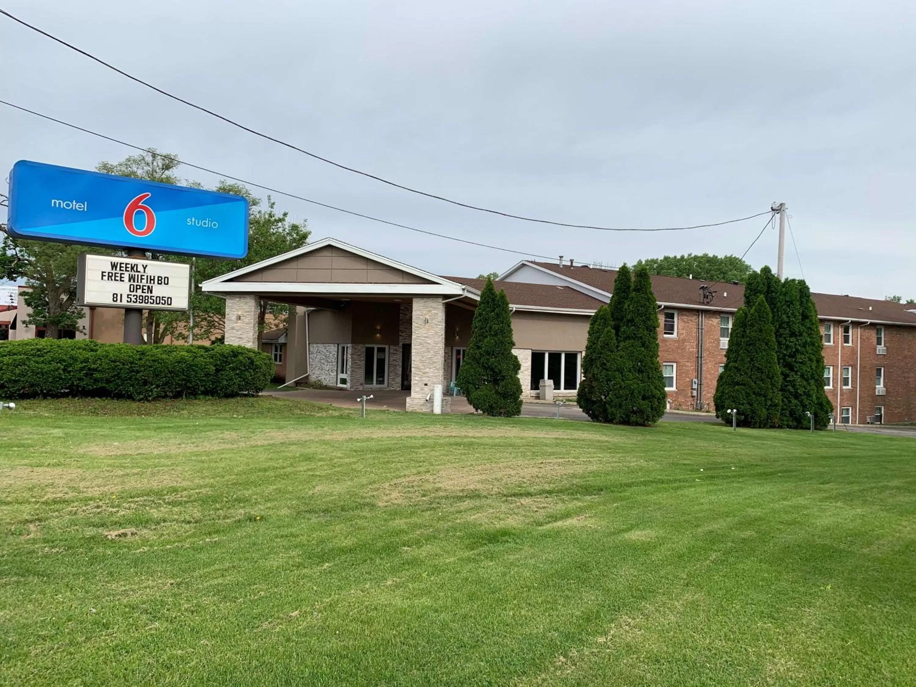 Property building in Studio 6 Rockford
