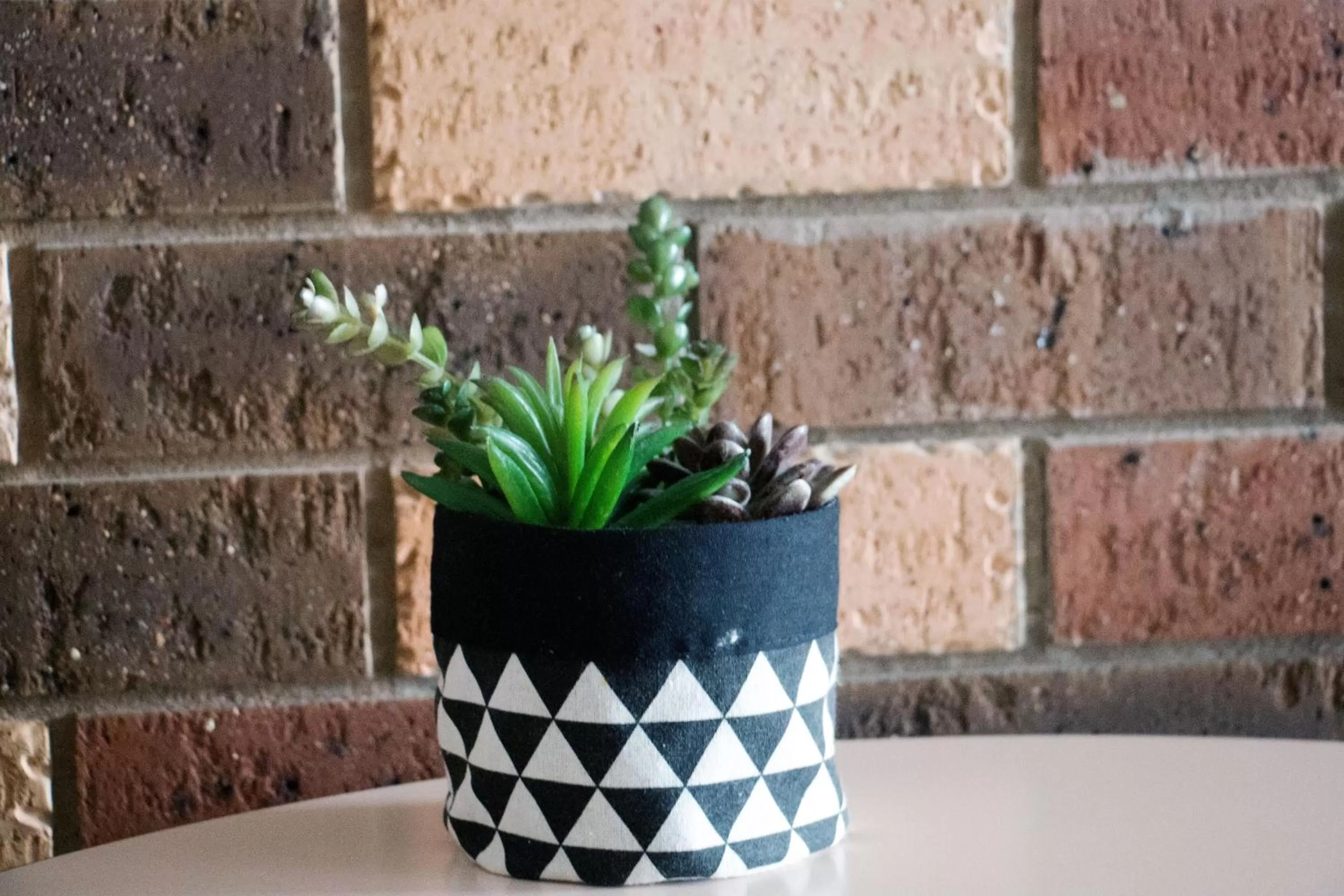 Decorative detail in Highway Inn Motel