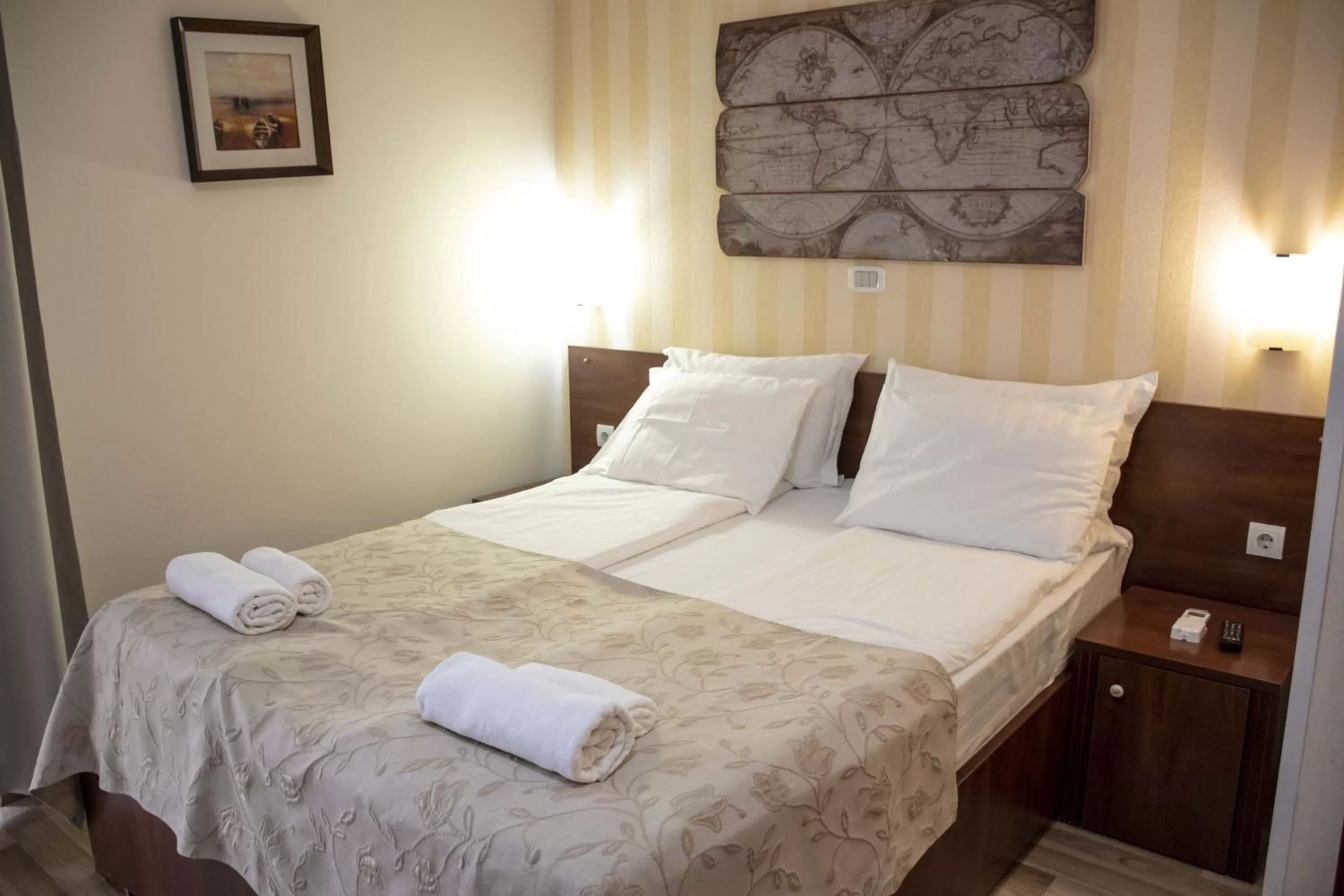 Bed in Mali Hotel Porat