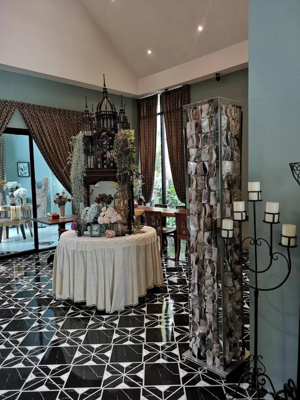 Decorative detail in Sri Ngachang