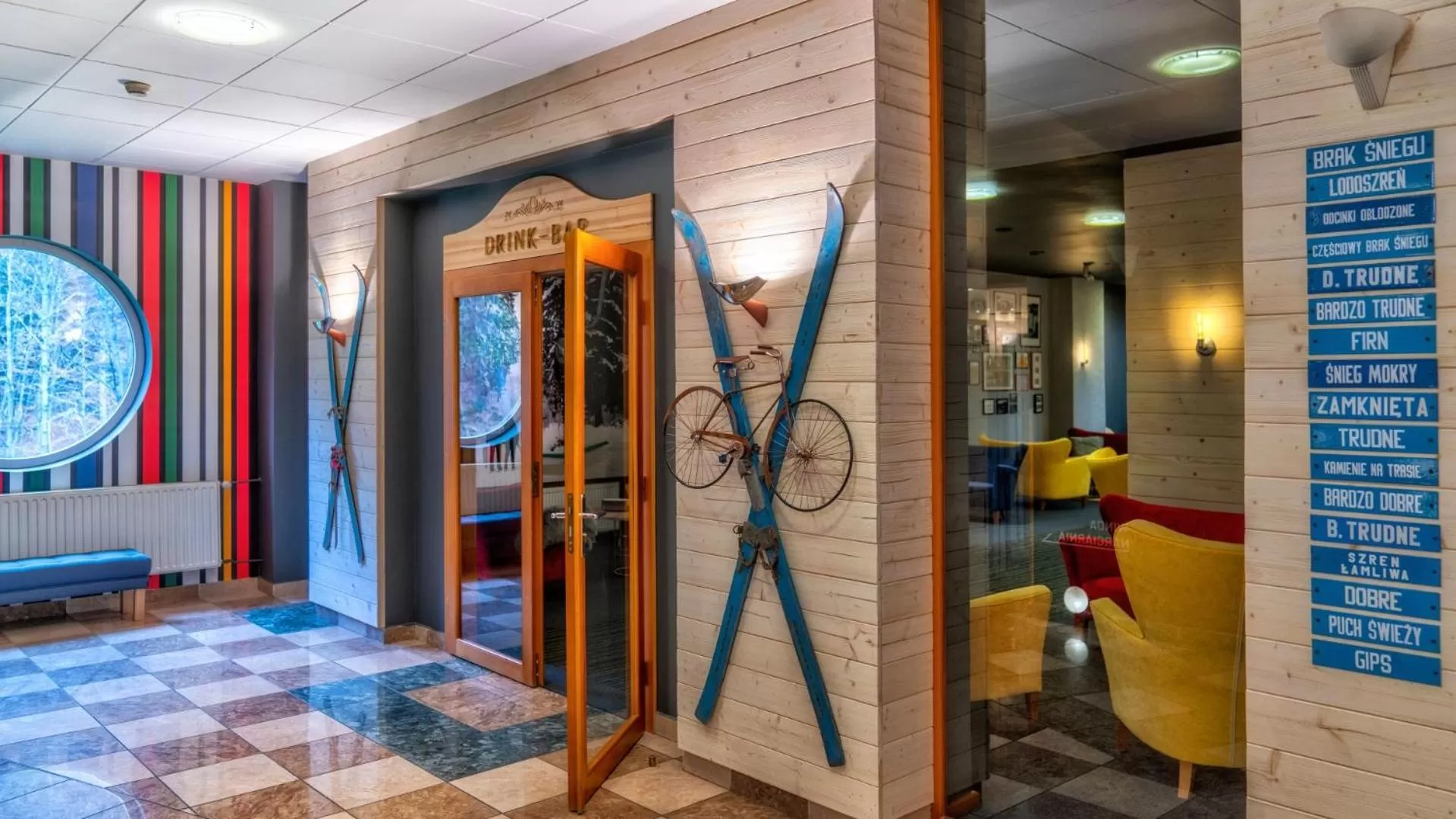 Lobby or reception in Gronie Ski & Bike