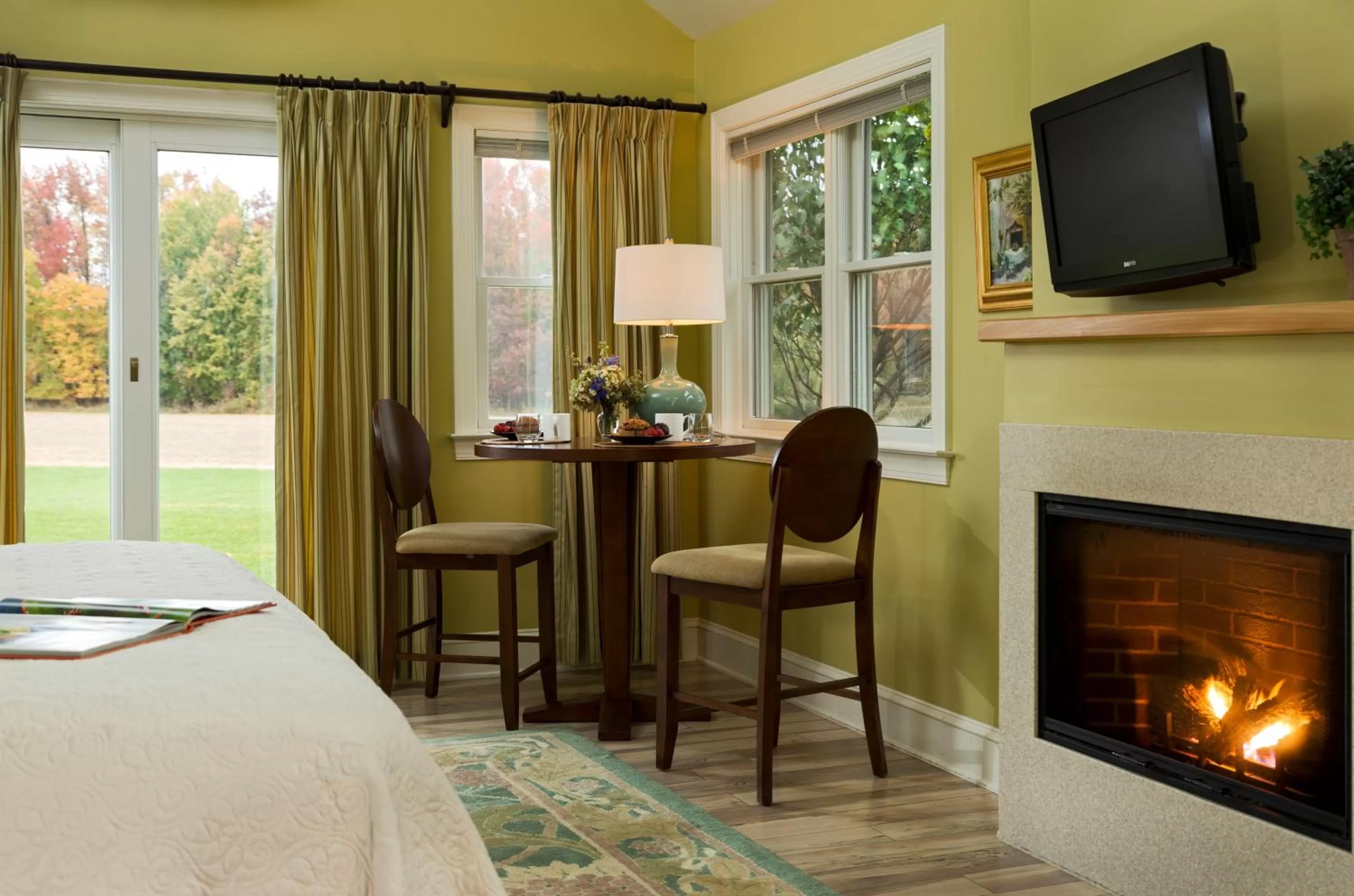 Bed in Inn at Huntingfield Creek