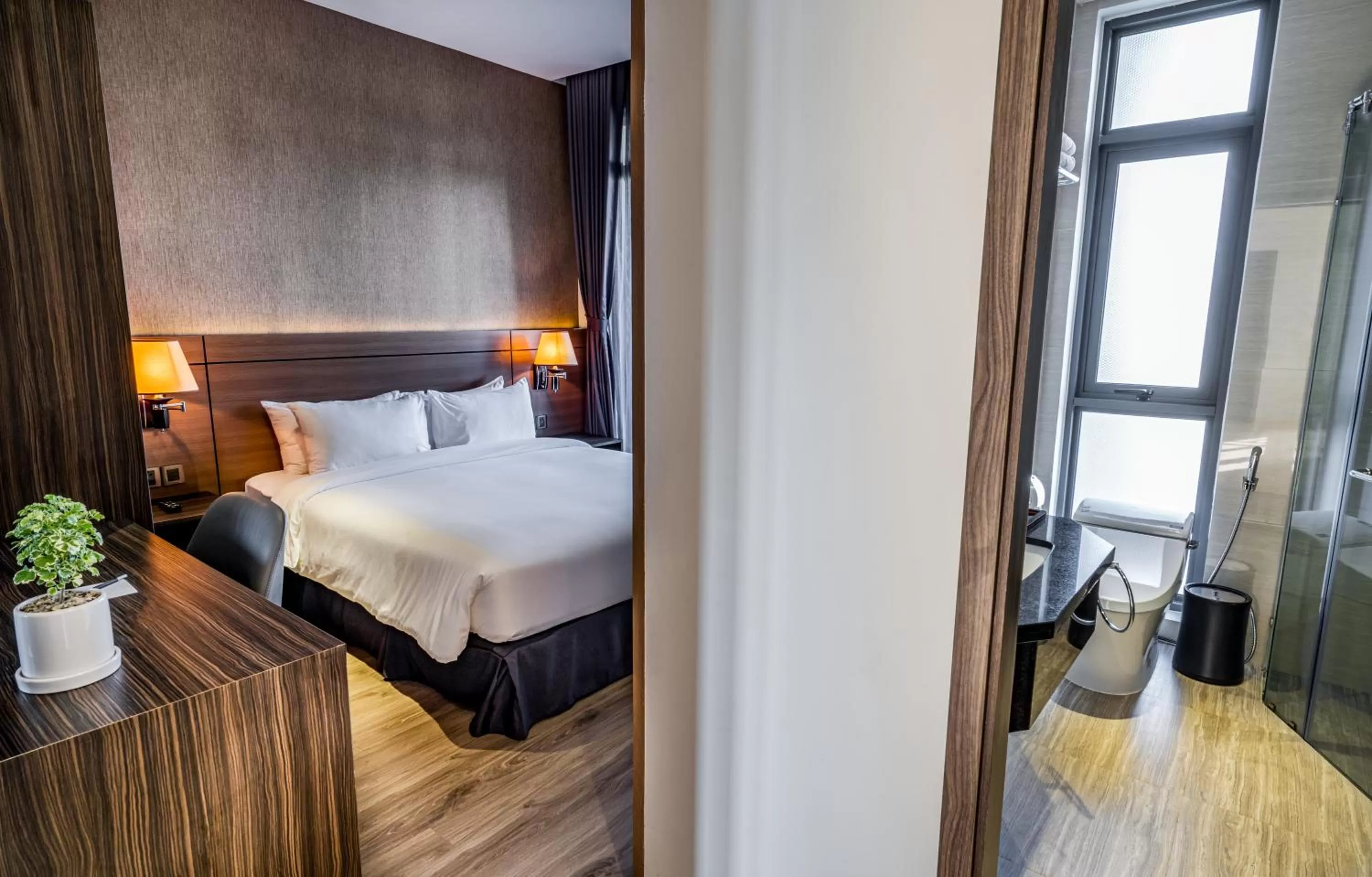 Bedroom, Bed in The Cap Hotel