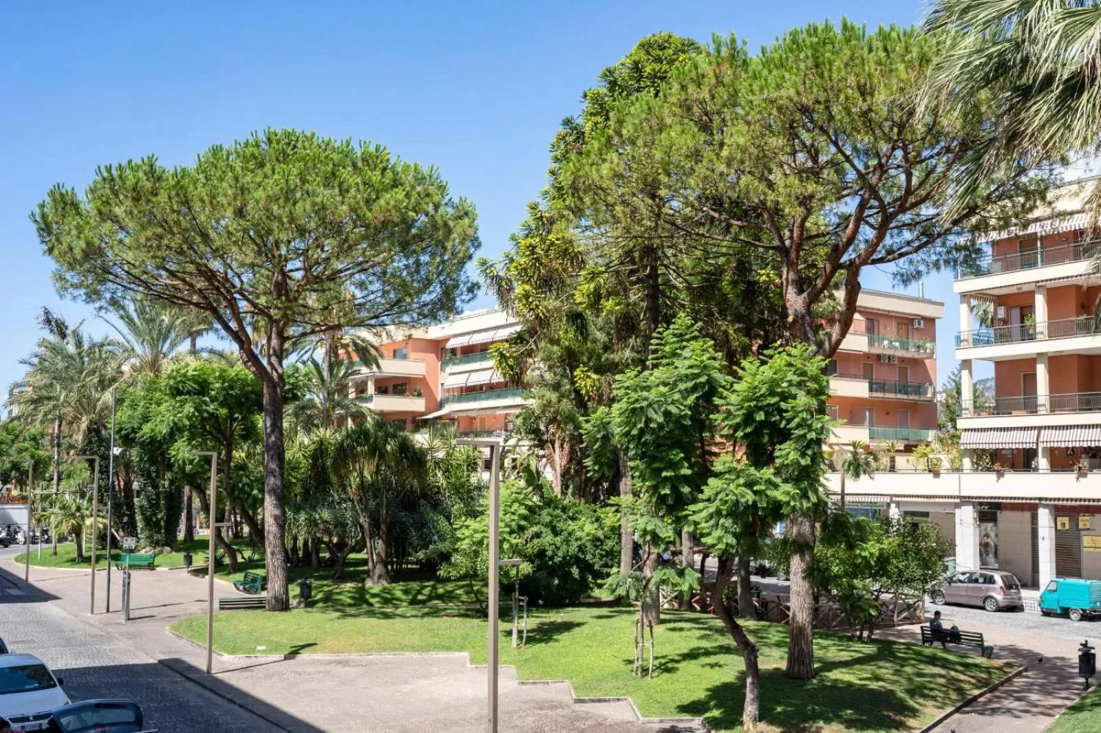 Property Building in Sorrento B&amp;D Rooms