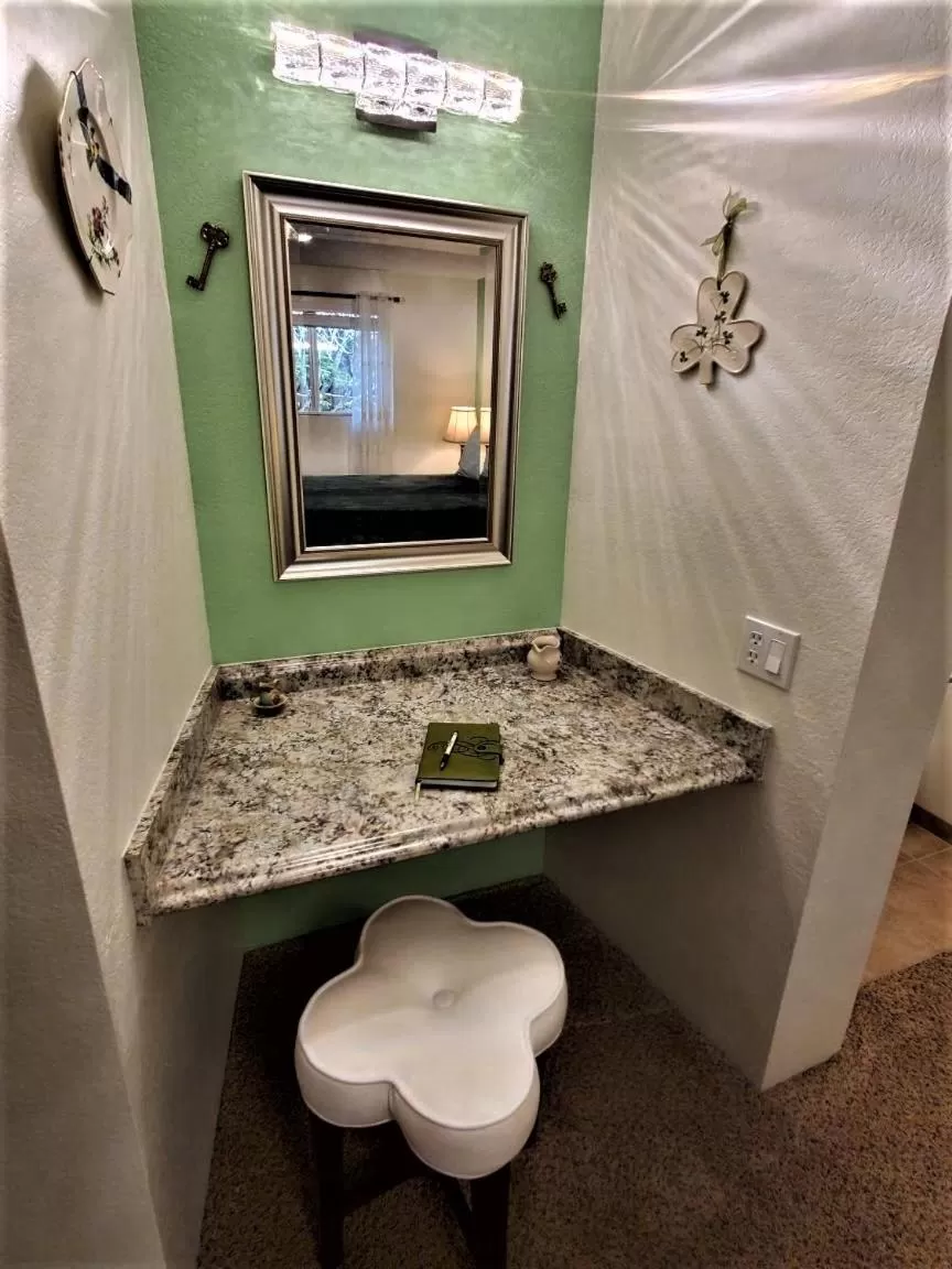 Bathroom in Misty Valley Inn