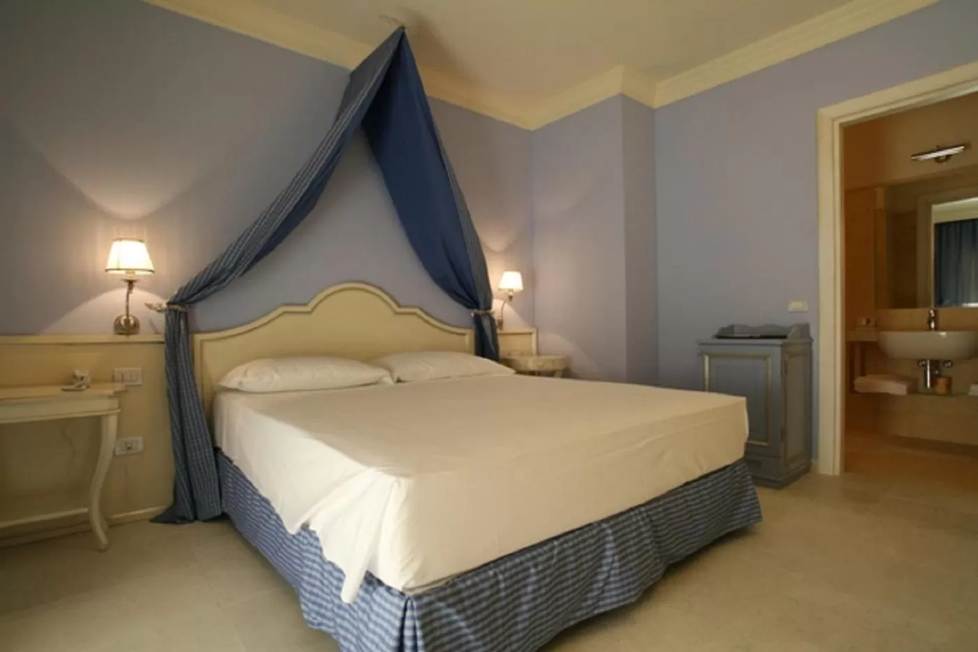 Photo of the whole room, Bed in Palace Hotel Vieste