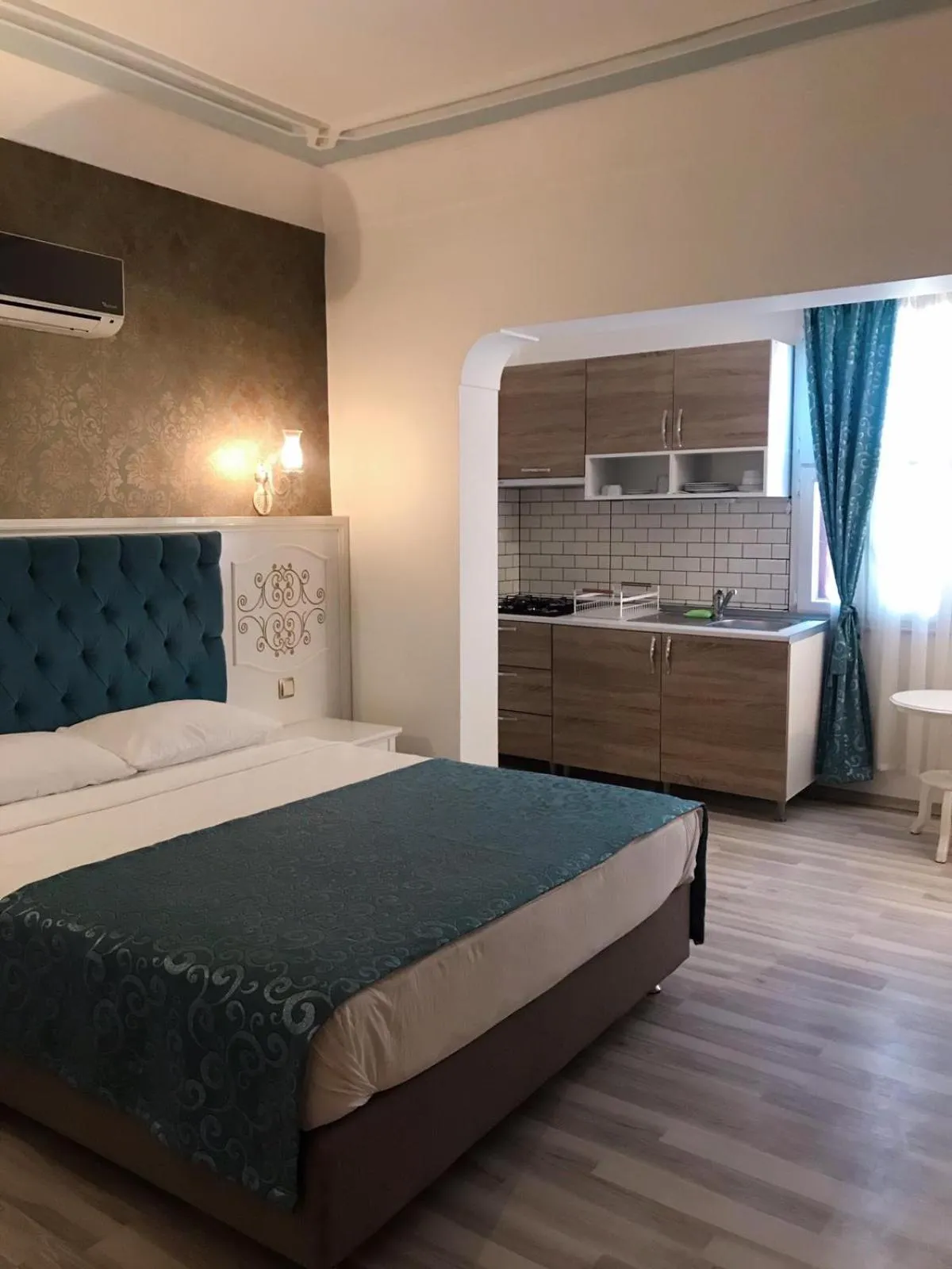 Kitchen or kitchenette, Bed in Urcu Hotel