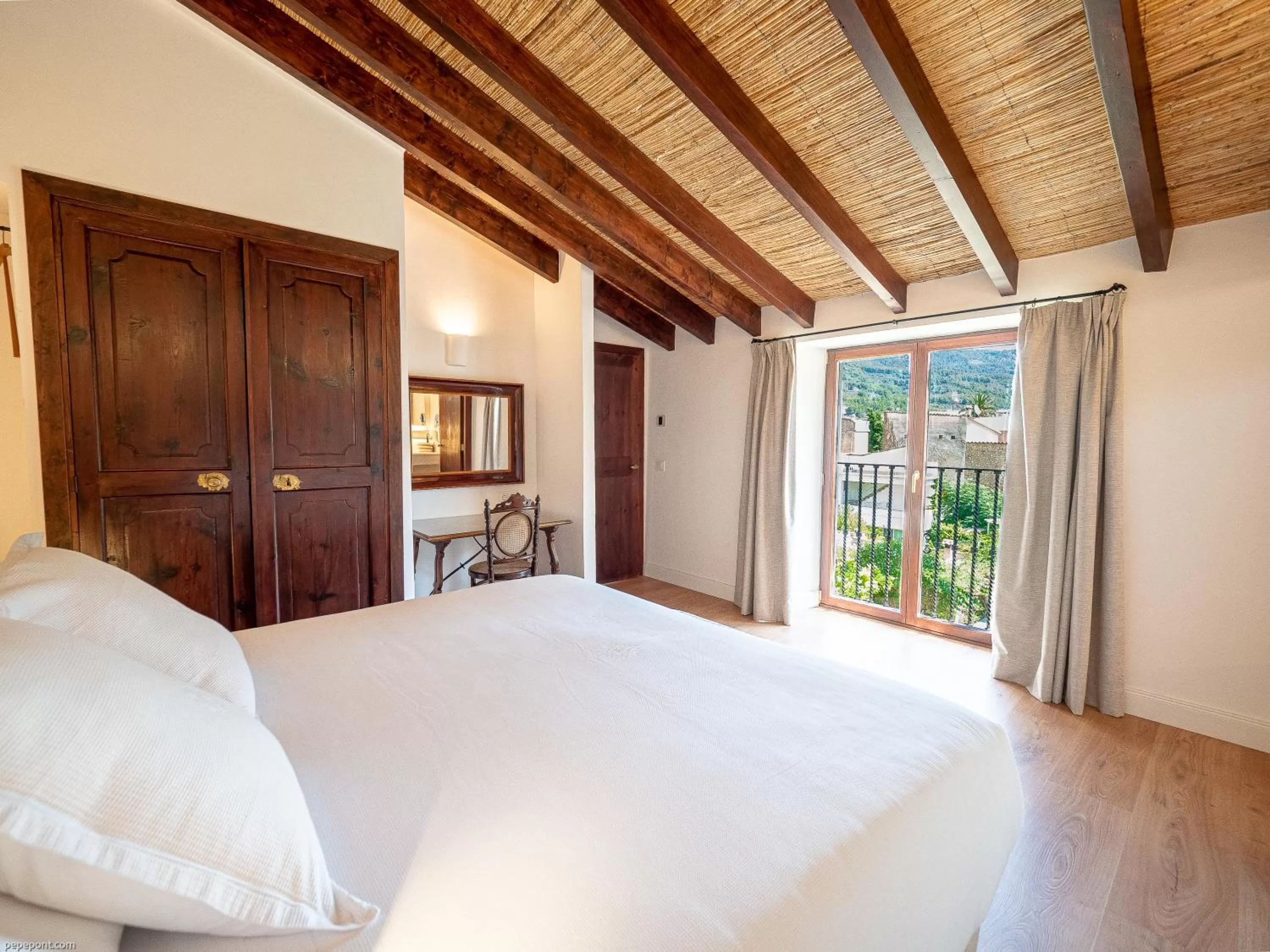 Bed in Ca'n Puig de Sòller