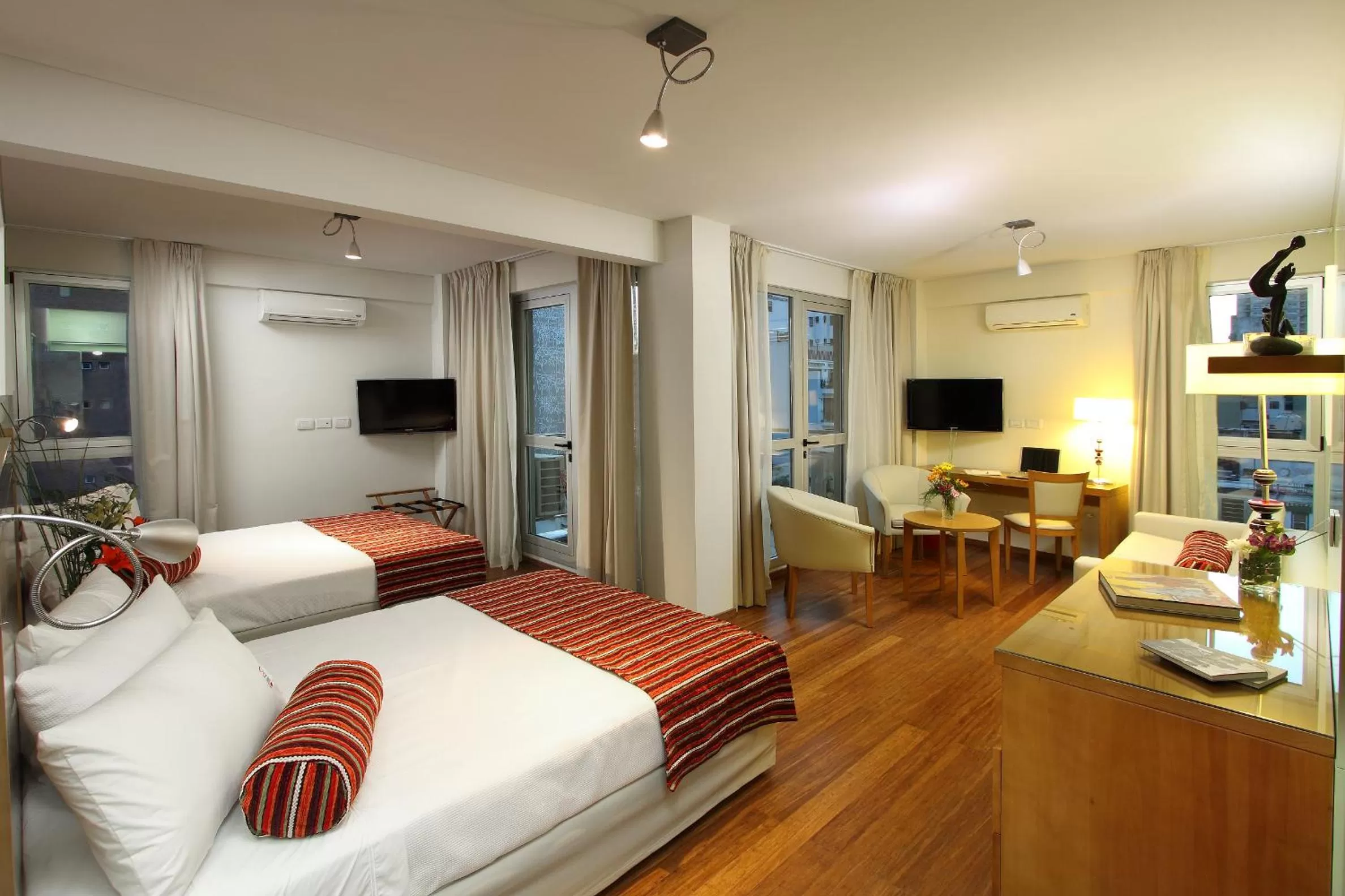 Photo of the whole room, Bed in BA Sohotel