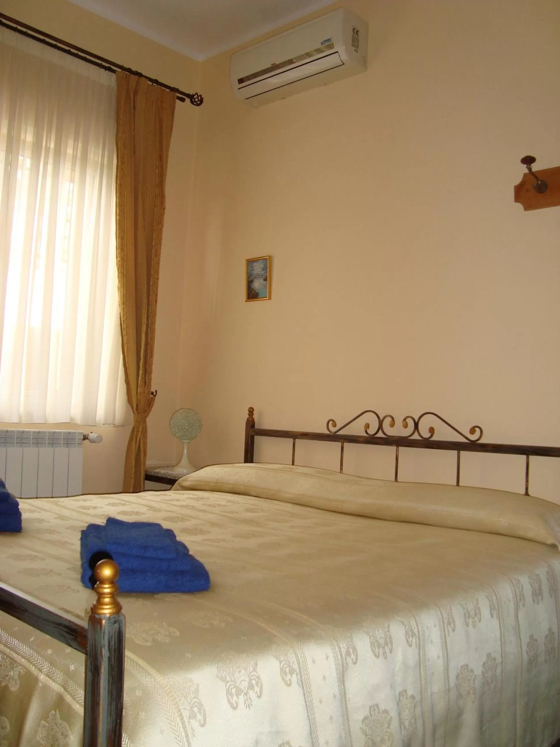 Decorative detail, Bed in B&B Esperança