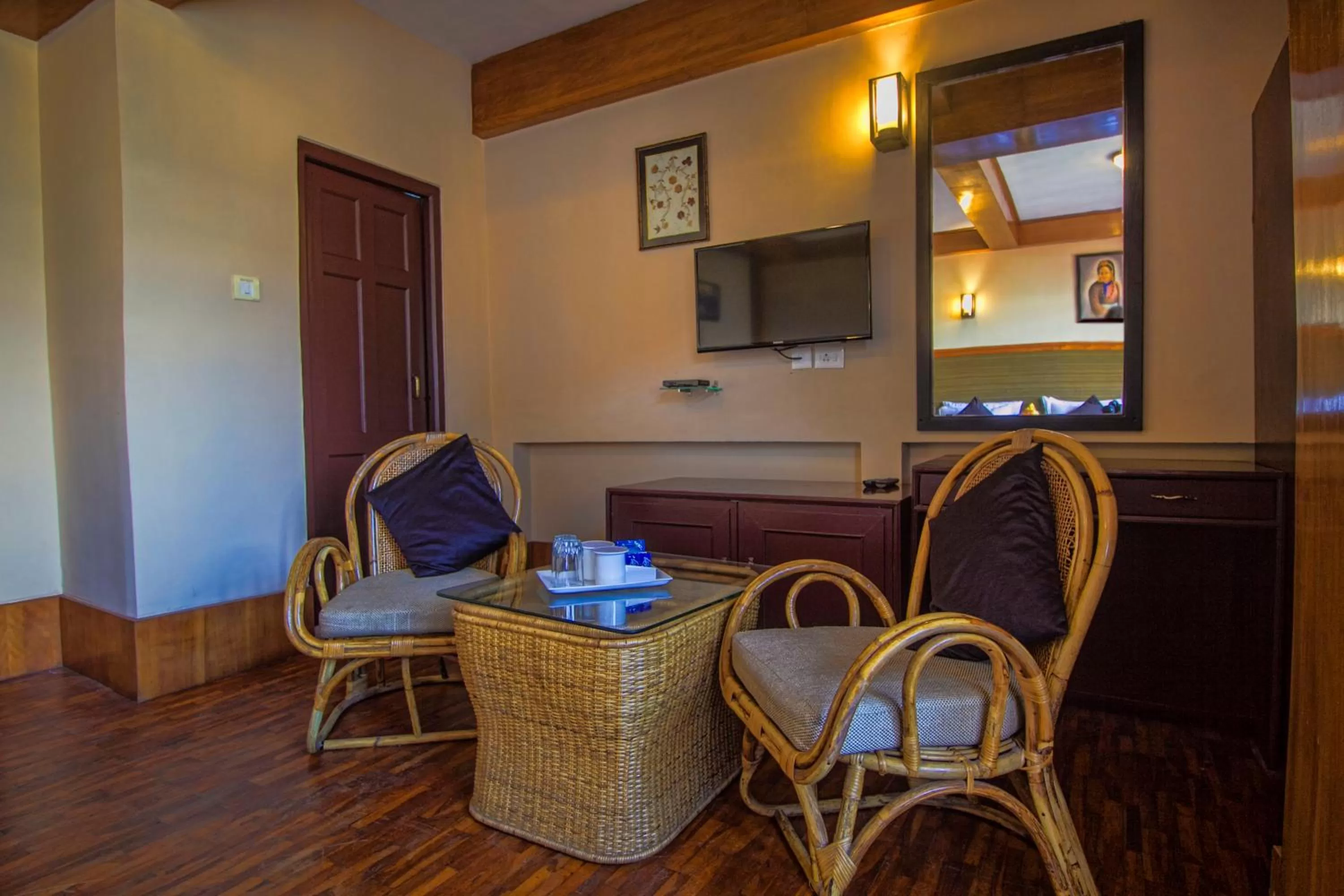 Muscatel Delamare - 200 Mts from MG Marg