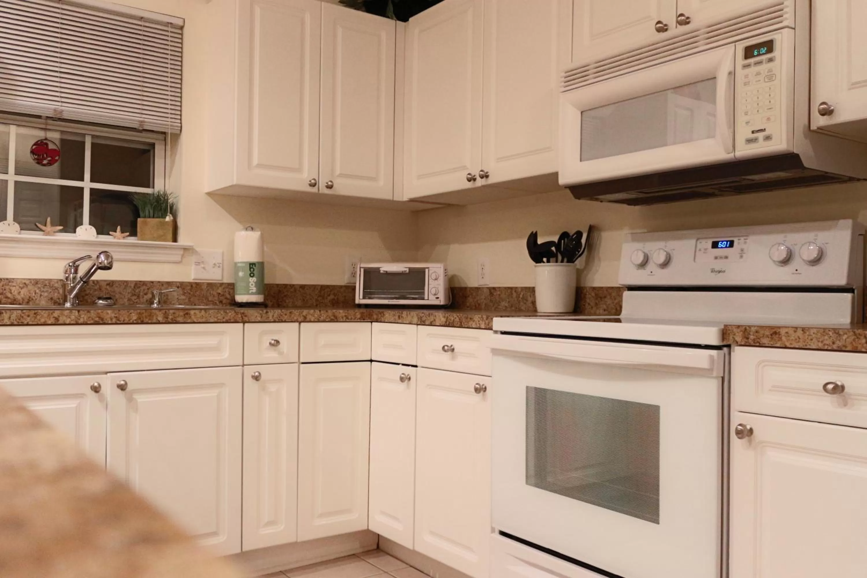 Kitchen or kitchenette in Myrtlewood Condos