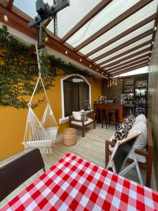 Patio in Airport SJO Residence - Edward & Familia Inn