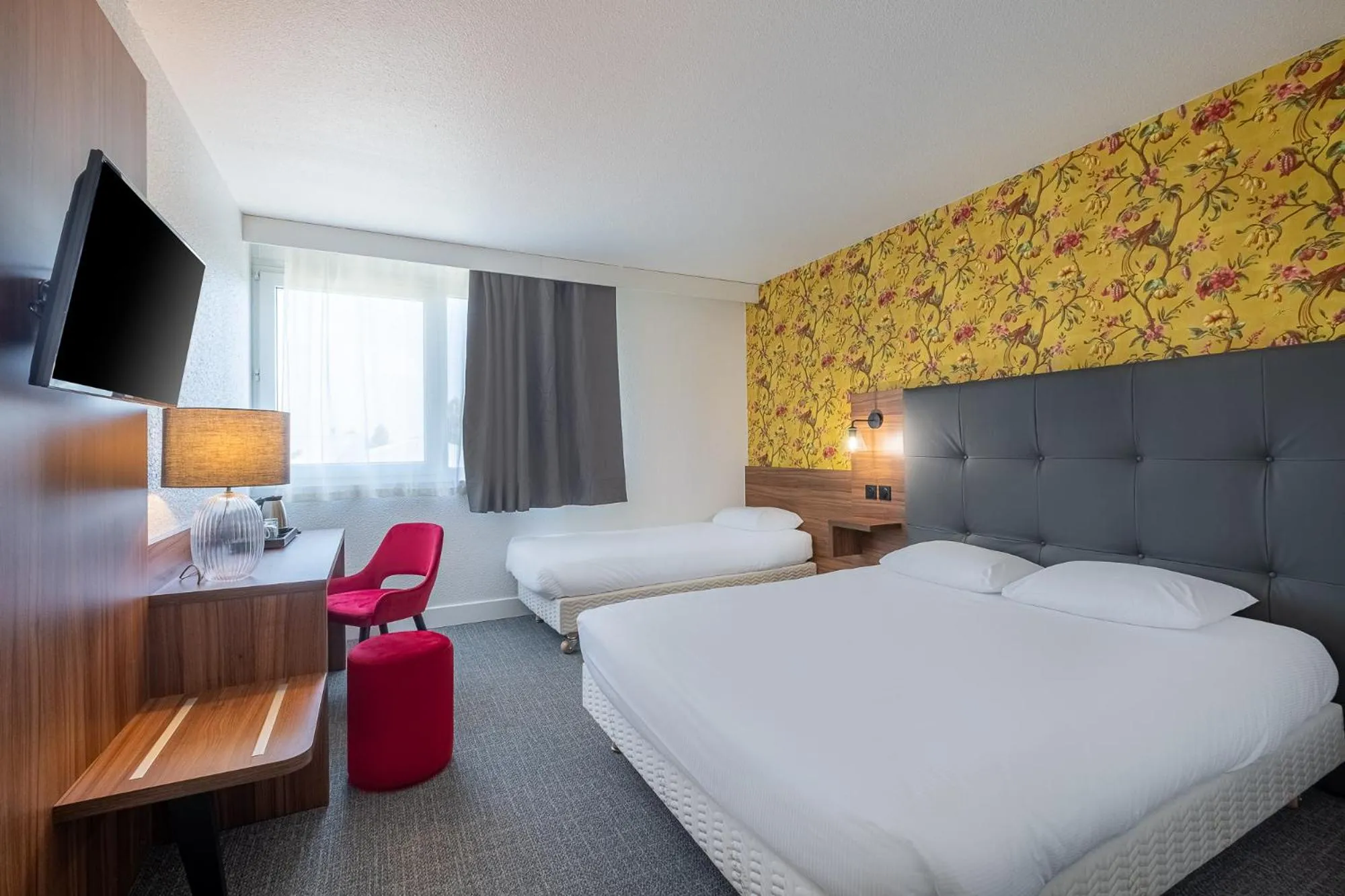 Photo of the whole room, Bed in Hôtel Akena Poitiers Nord Futuroscope