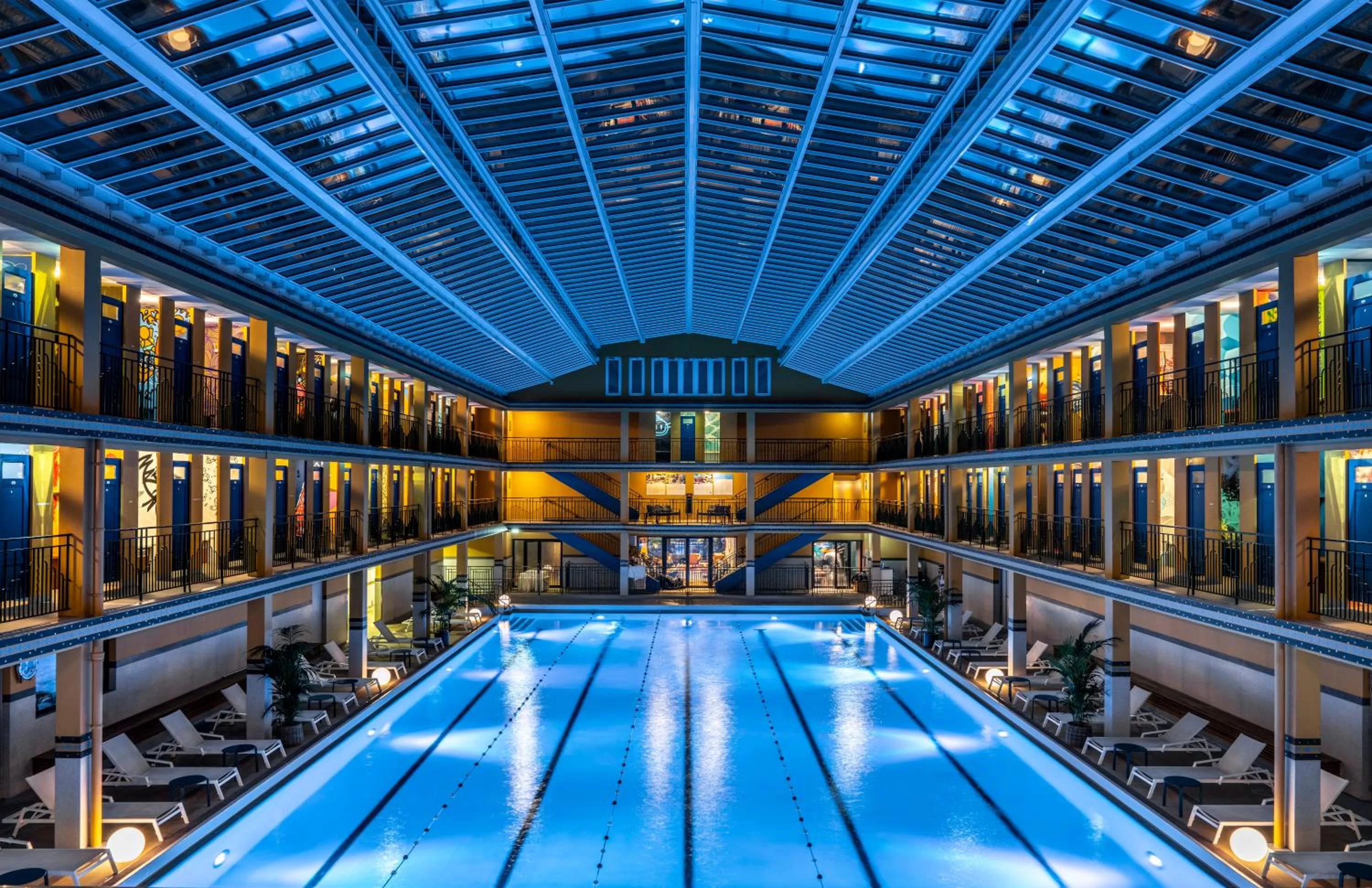 Swimming pool in Molitor Hotel & Spa Paris - MGallery Collection
