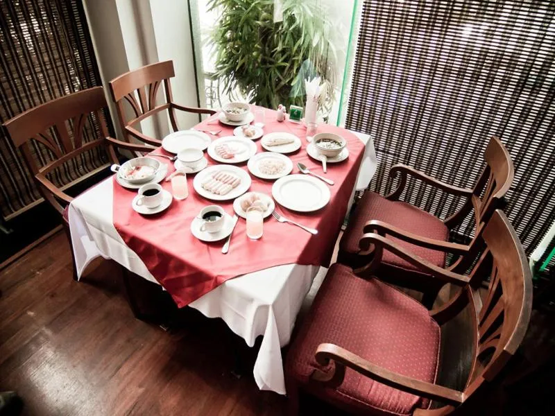 Restaurant/places to eat in Laithong Hotel