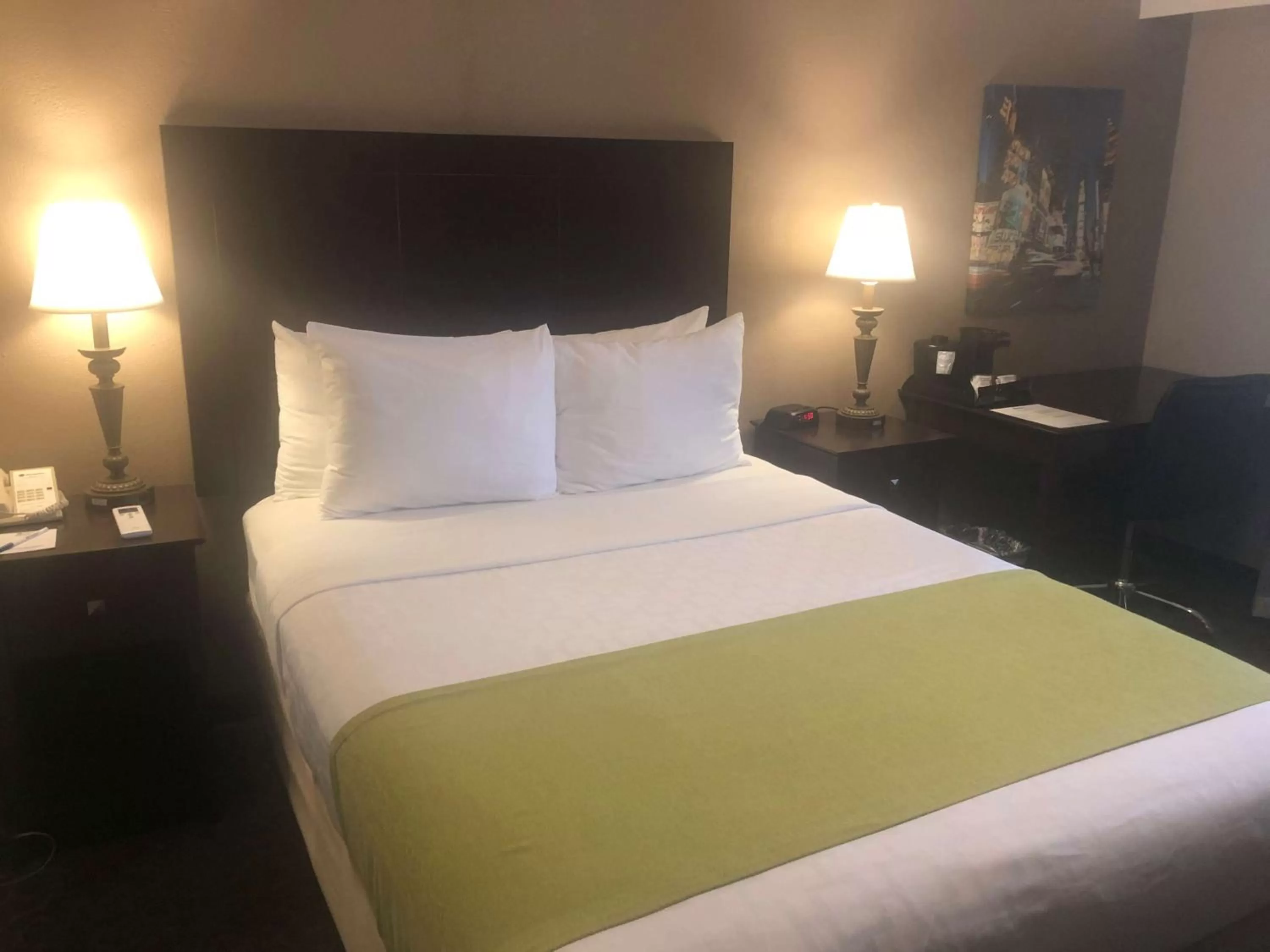 Queen Room with Roll-in Shower - Non-Smoking in Best Western Fort Lee