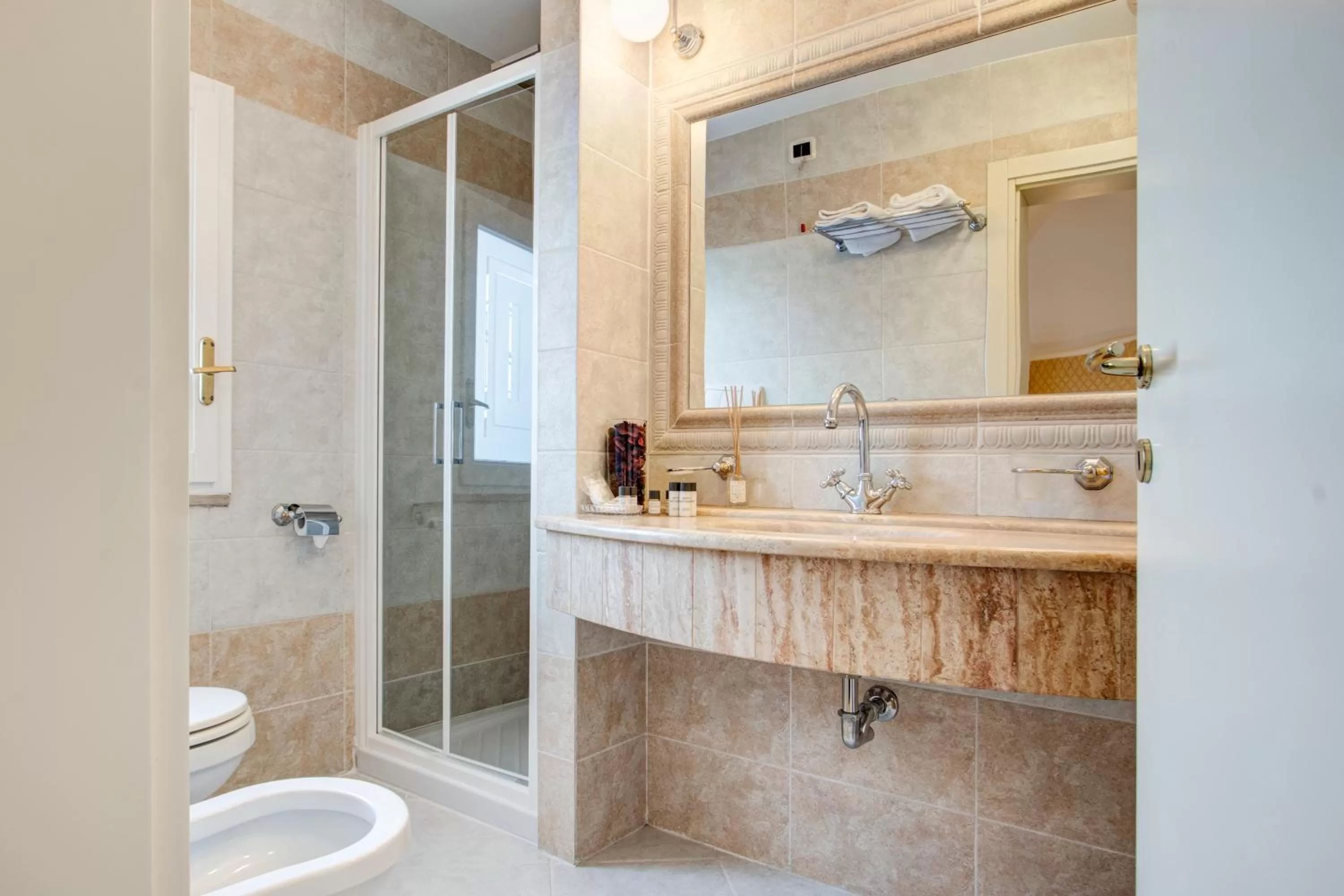 Bathroom in Hotel La Locanda