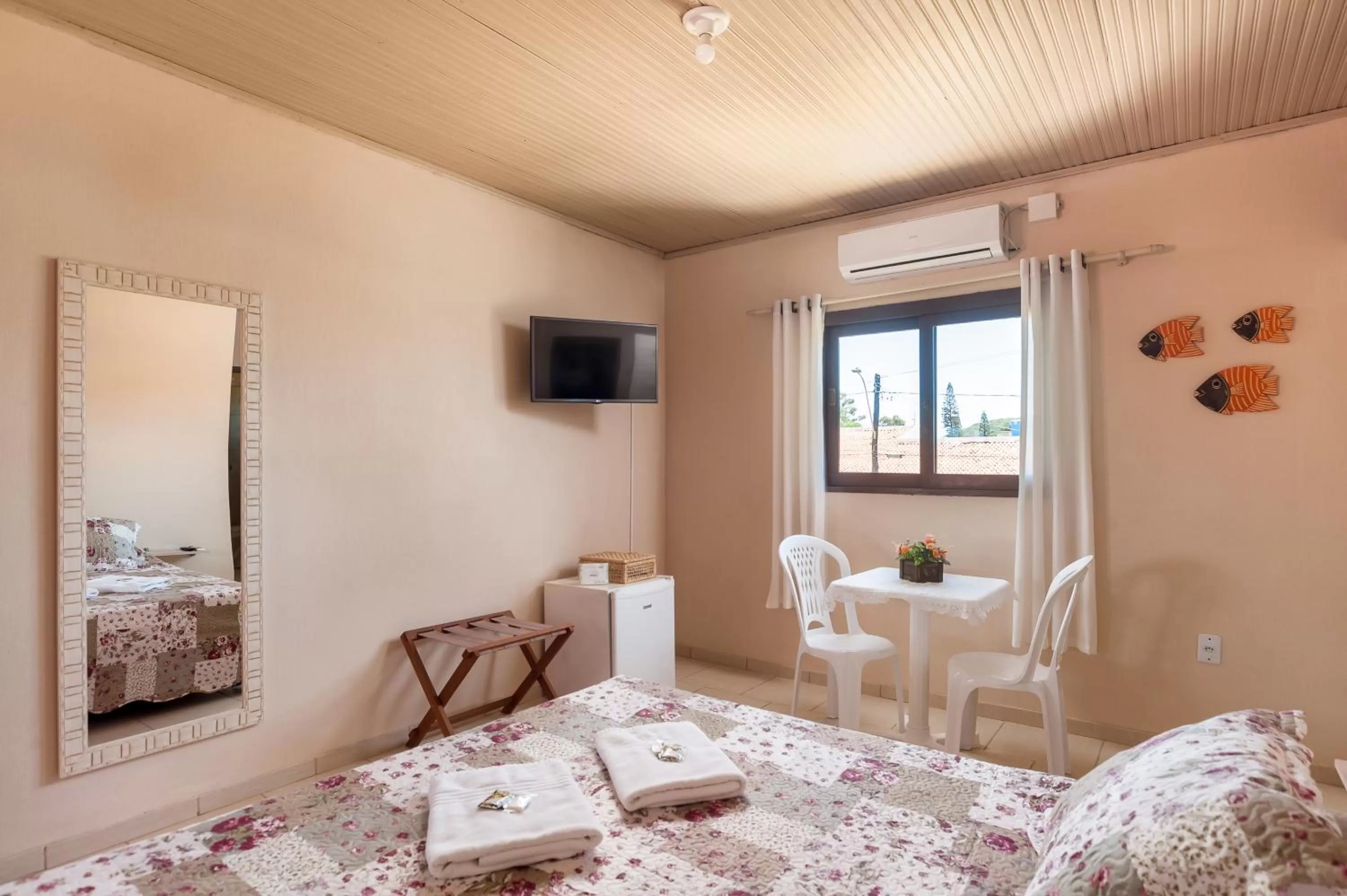 Photo of the whole room, Bed in Pousada Itapeva