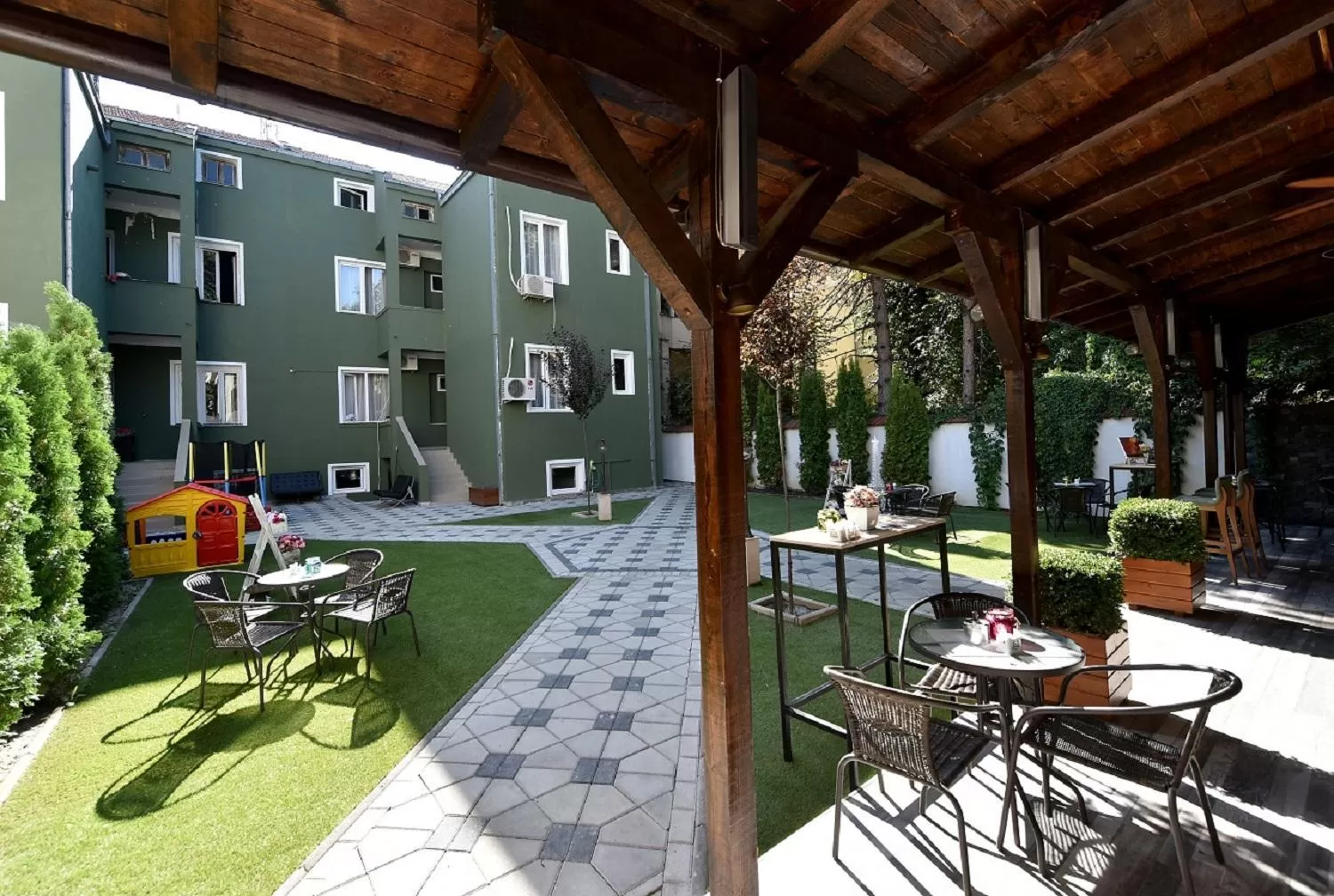 Villa Nina Hotel & Lounge bar