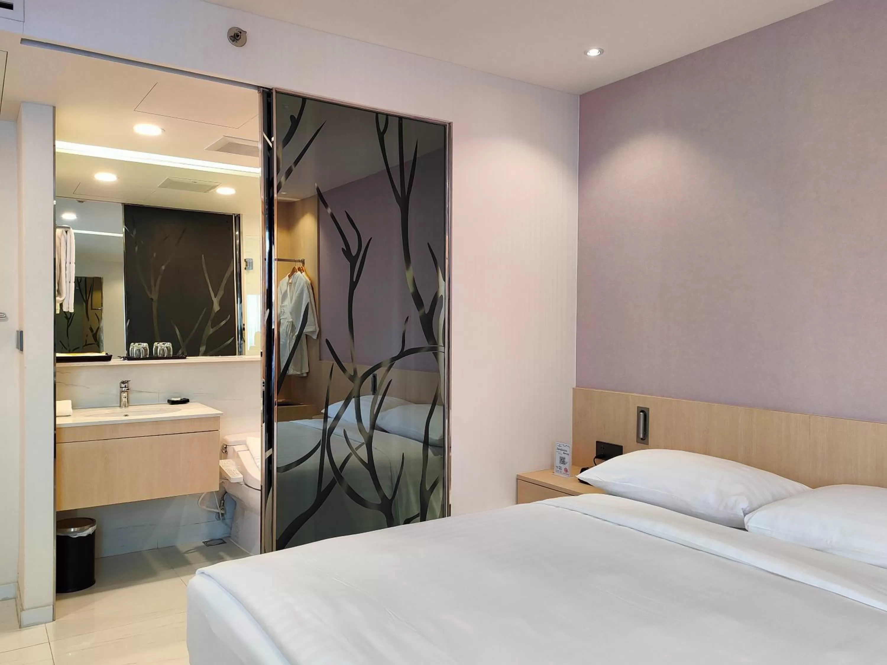 Bathroom in Evergreen Laurel Hotel Bangkok