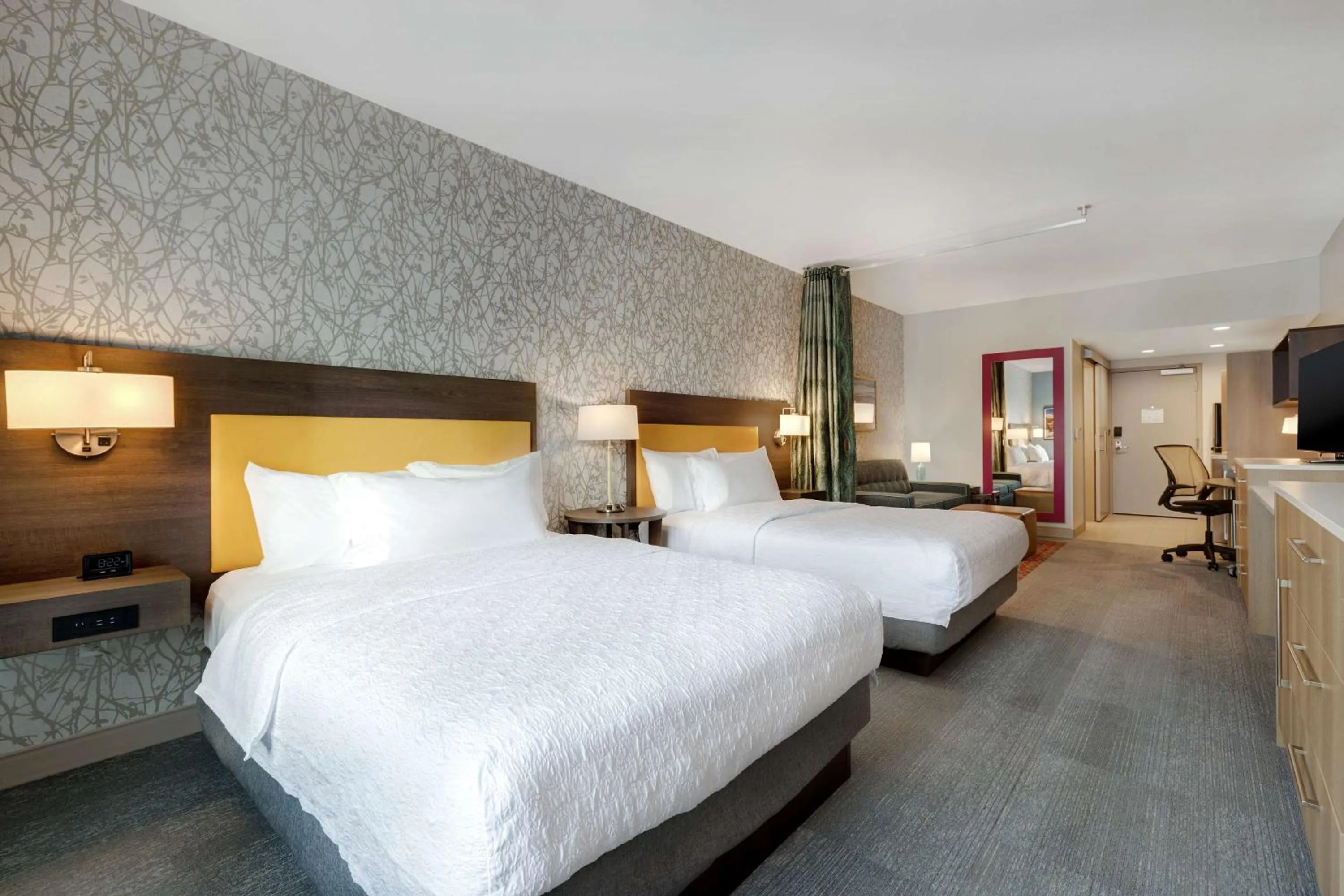 Living room, Bed in Home2 Suites By Hilton Las Vegas Southwest I-215 Curve