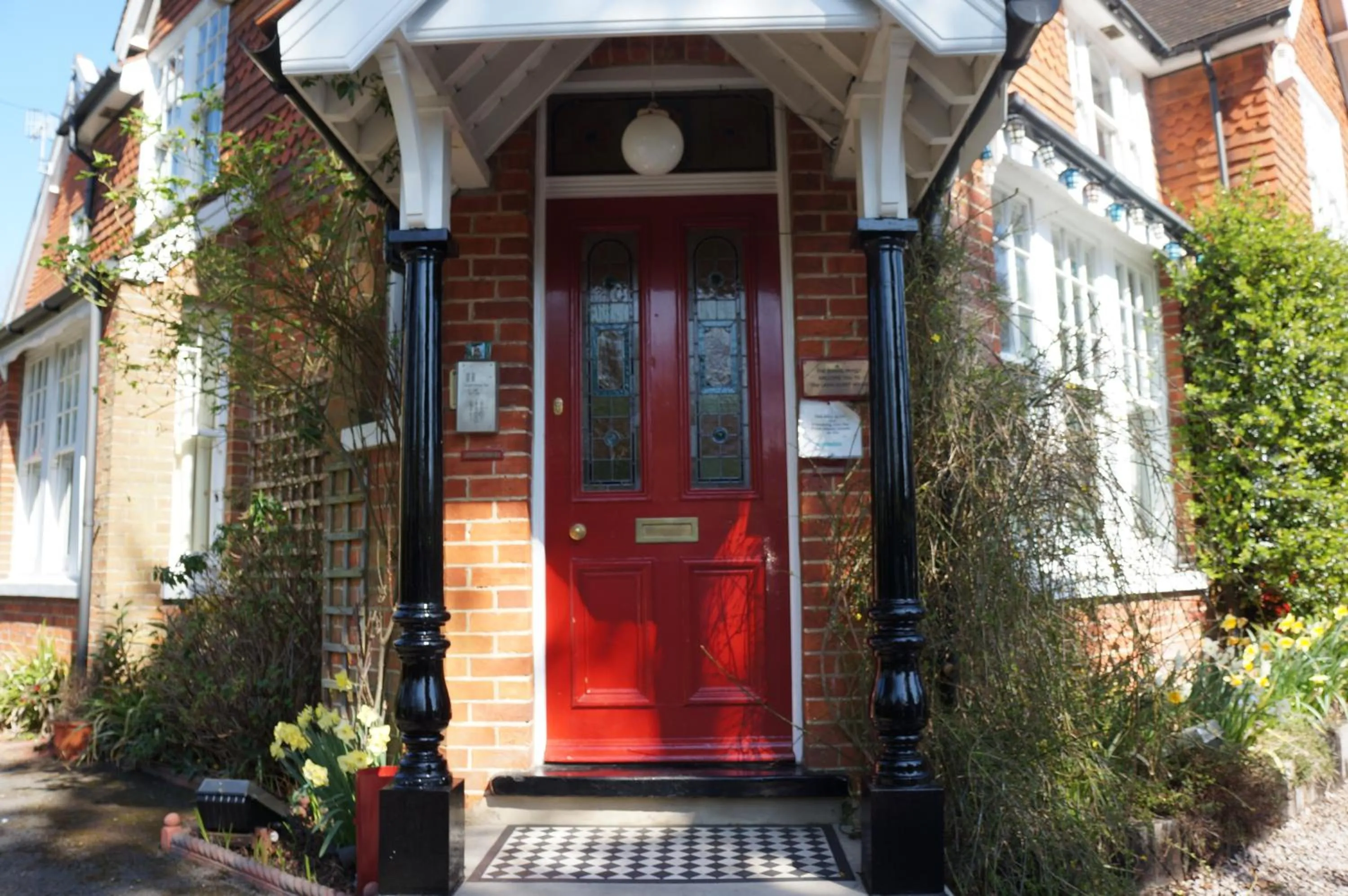 Facade/entrance in The Lawn Guest House Gatwick