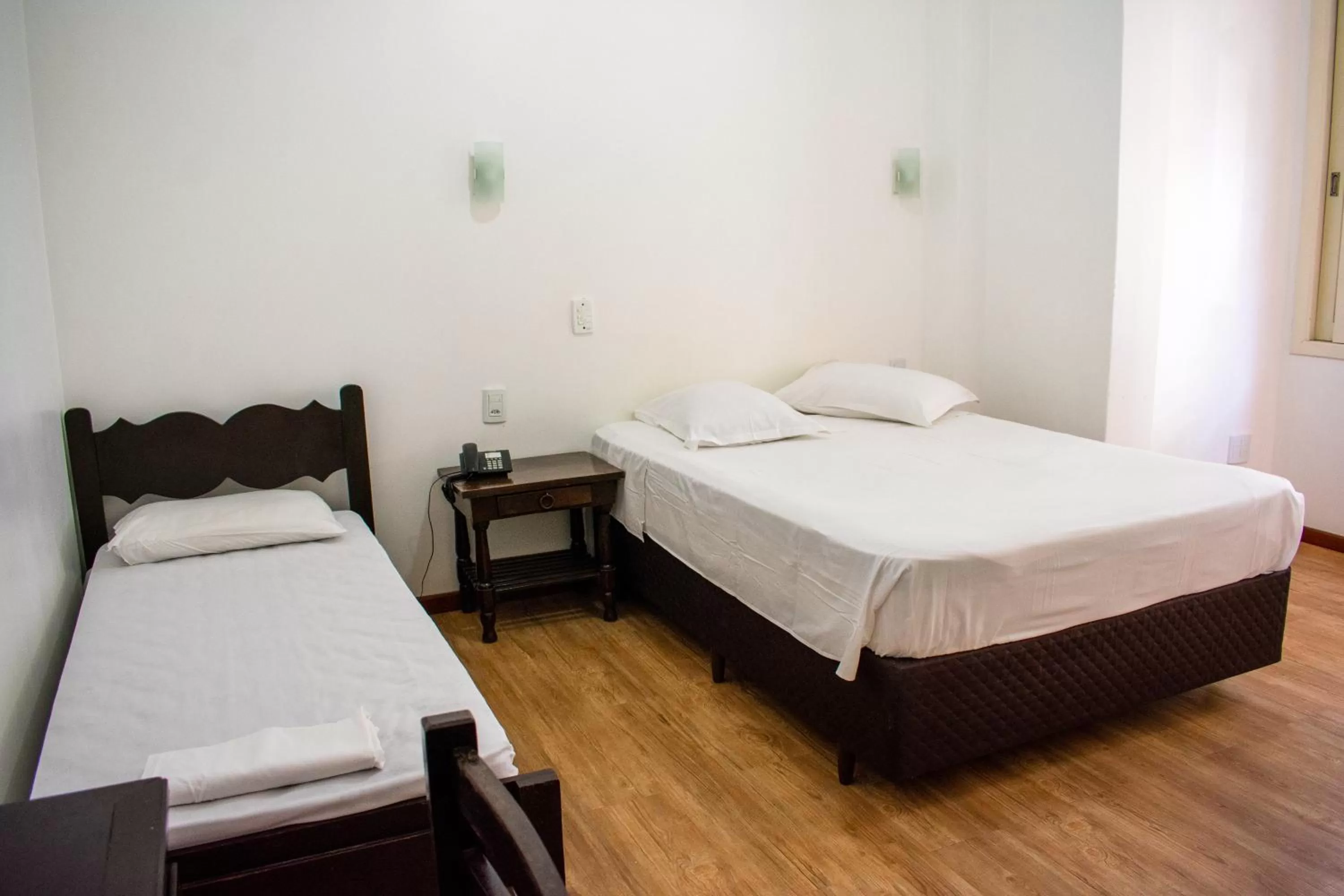 Photo of the whole room, Bed in Farol Hotel