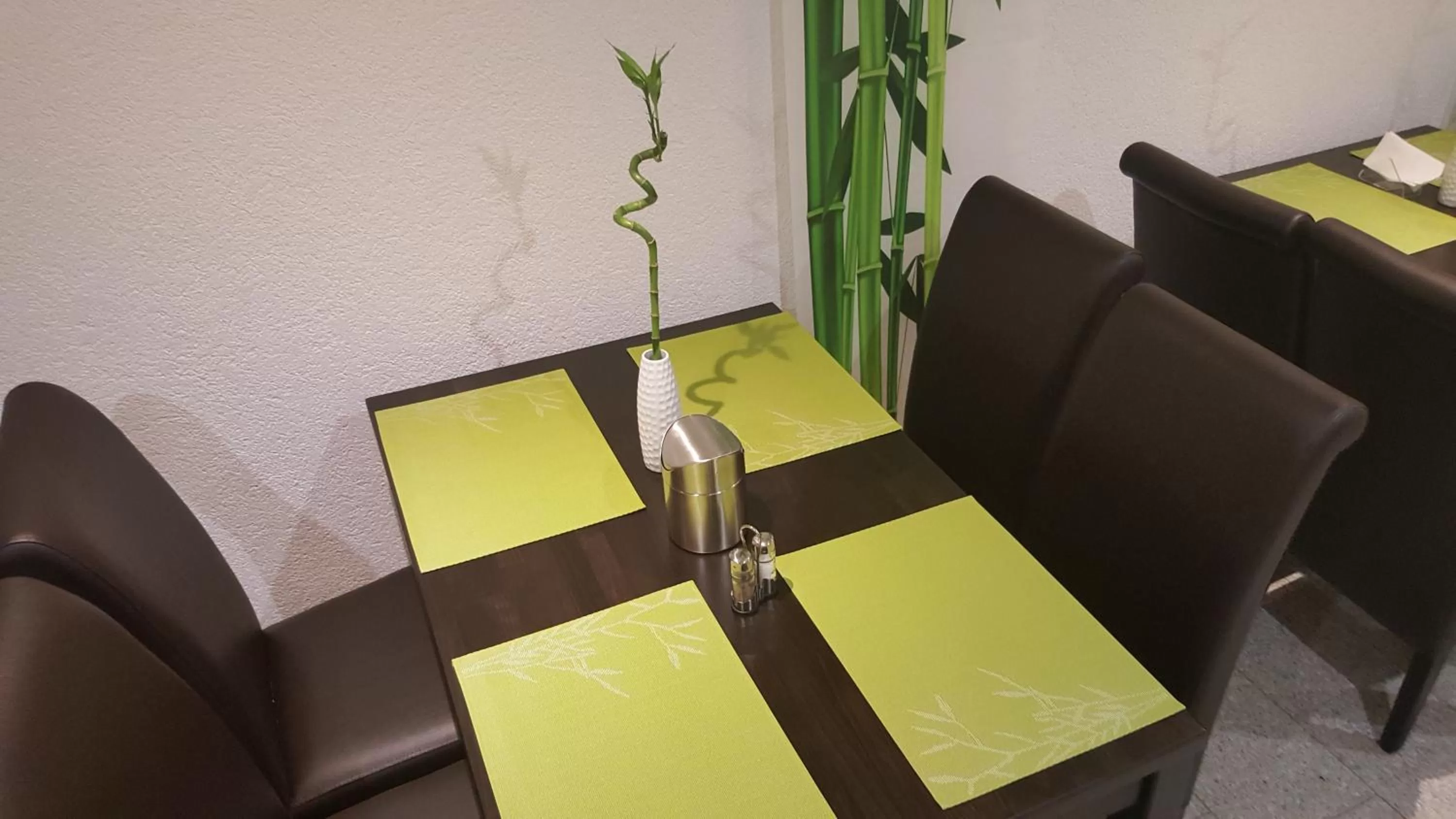 Restaurant/places to eat in Hotel Exquisite