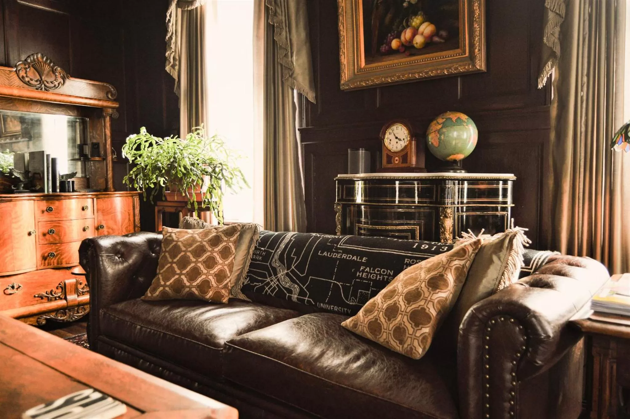 Seating Area in 300 Clifton