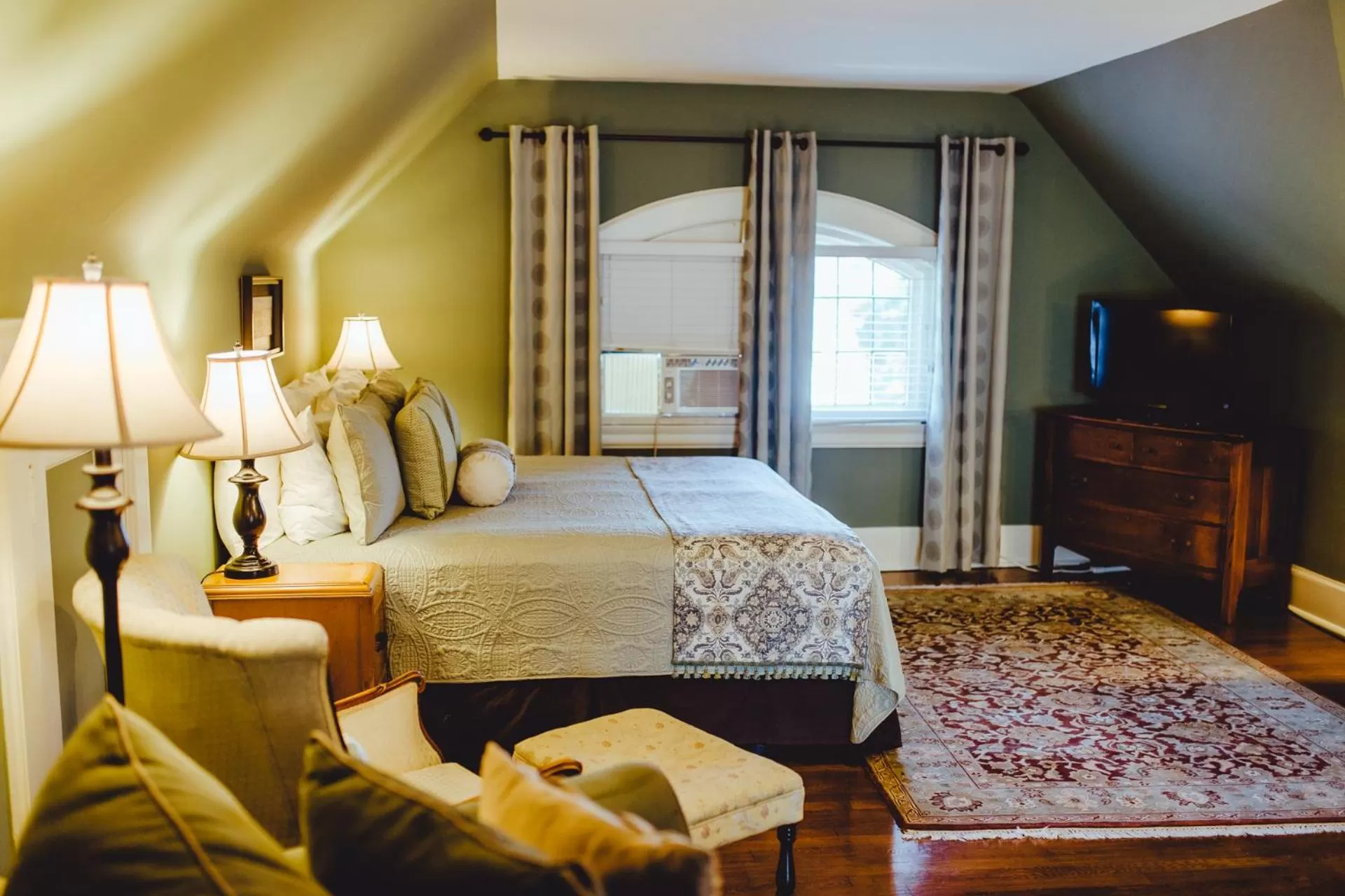 Bed in Leonard at Logan House