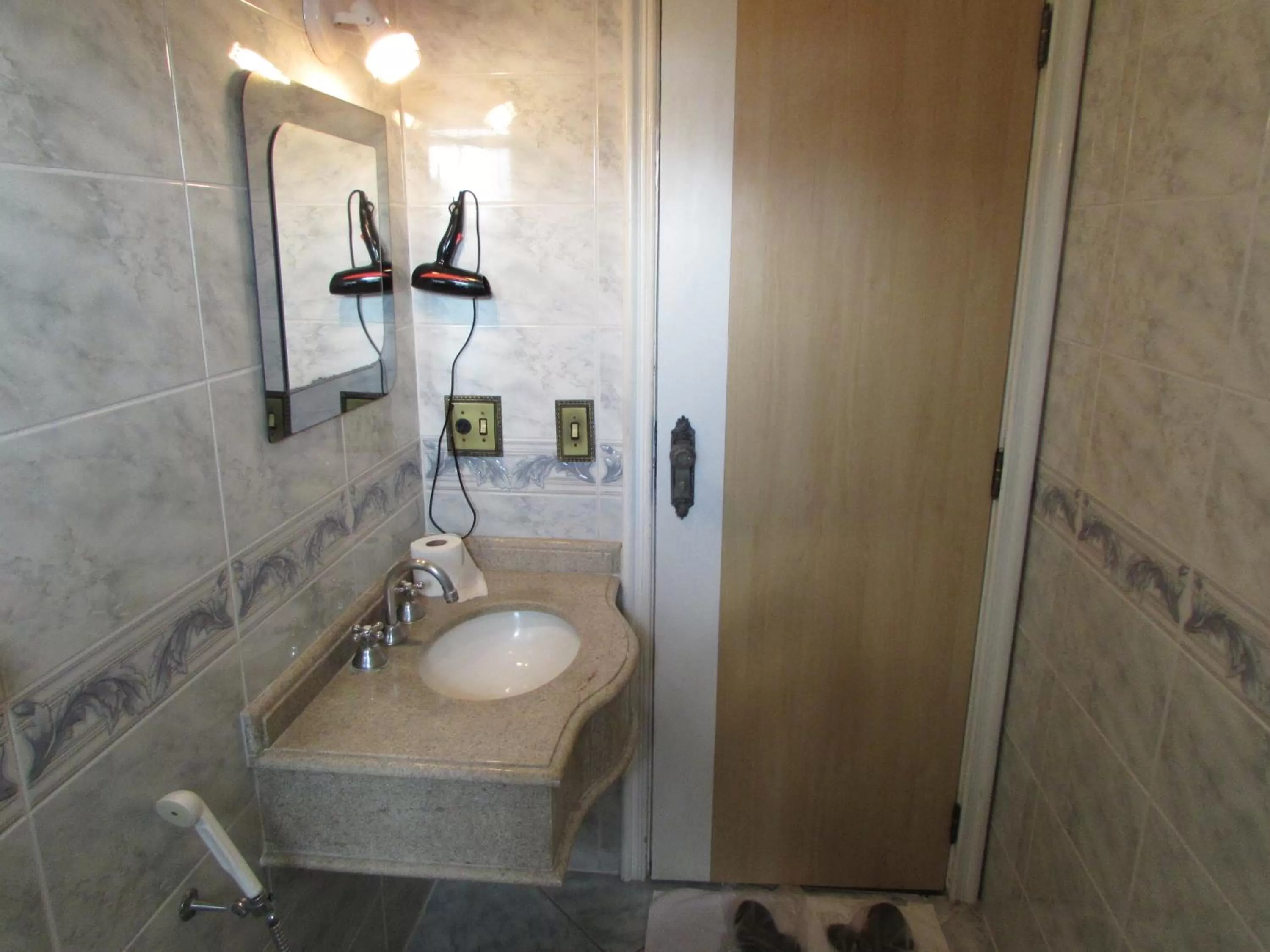 Bathroom in Pleasant Place Hotel