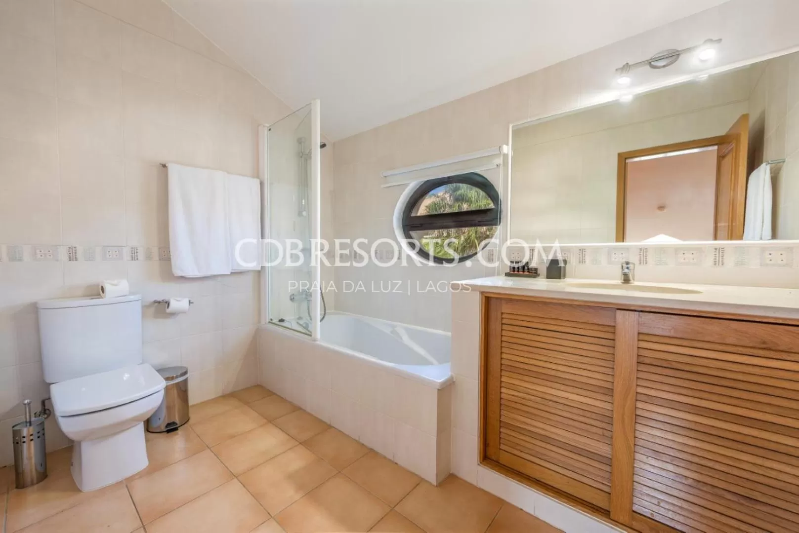 Bathroom in Estrela da Luz Resort