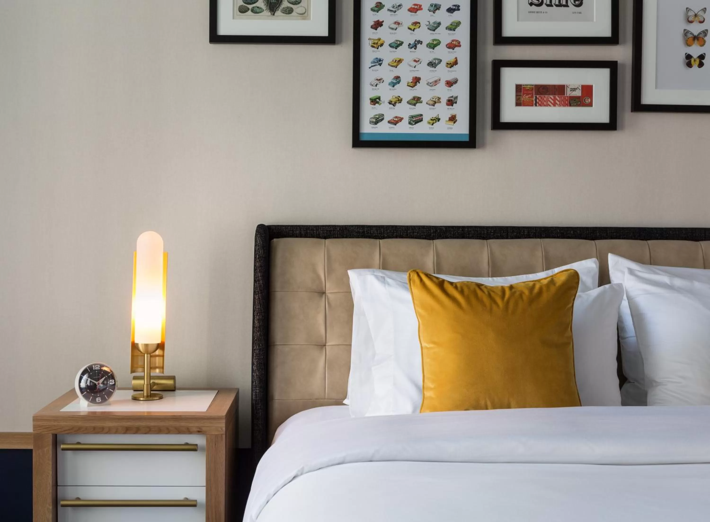 Photo of the whole room, Bed in Kimpton Schofield Hotel by IHG