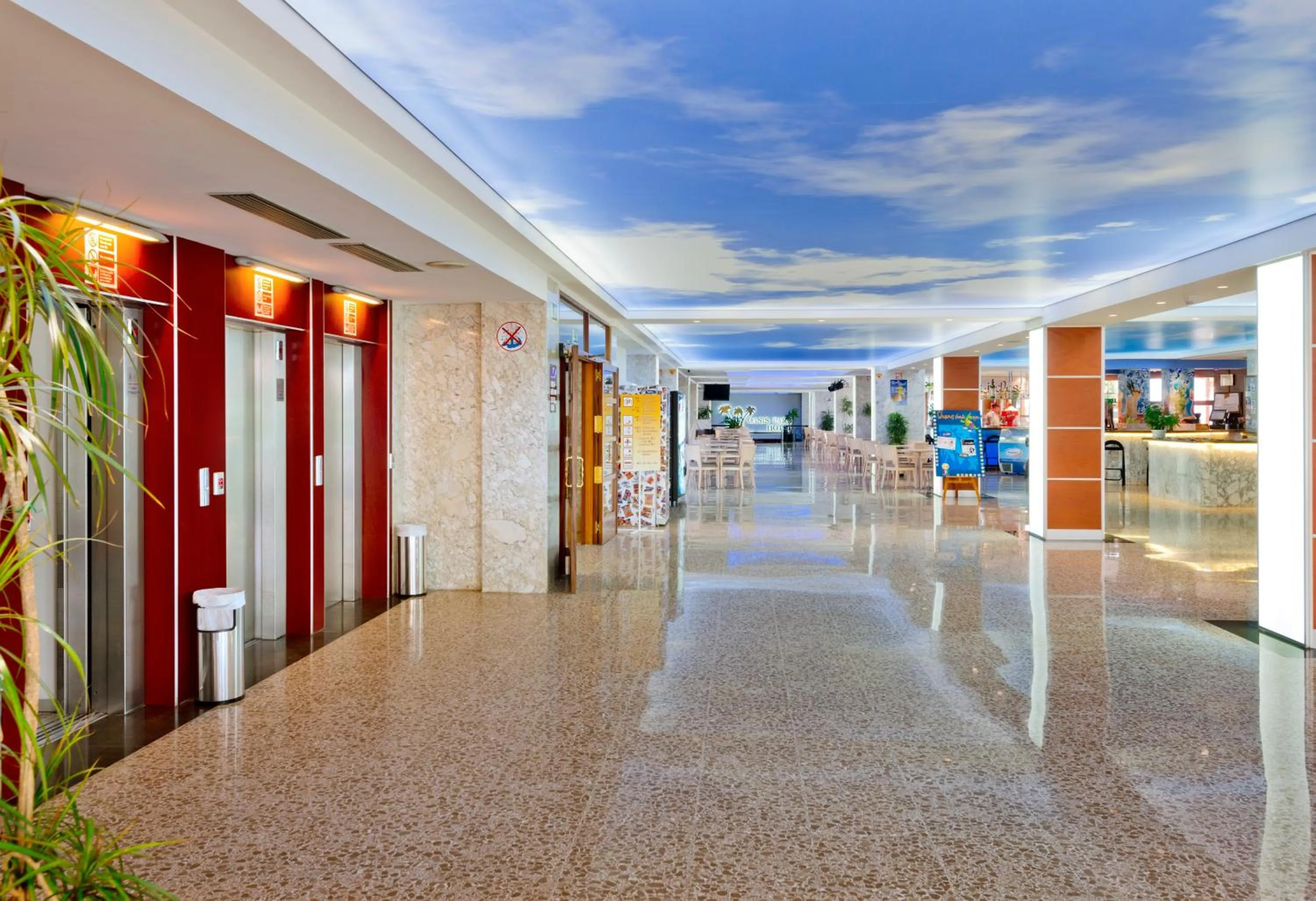 Lobby or reception in GHT Oasis Park & Spa