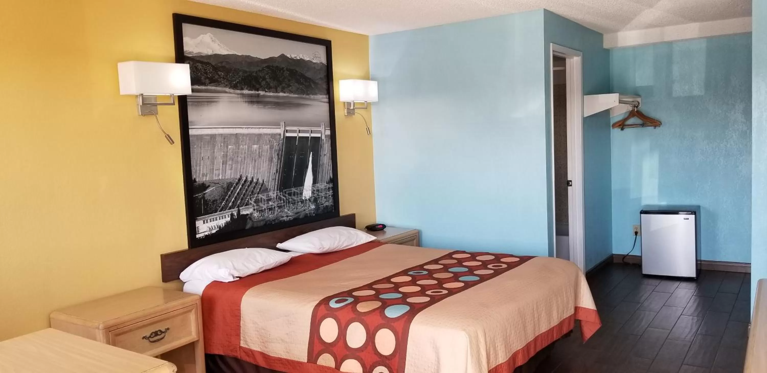 Bed in Super 8 by Wyndham Bishop