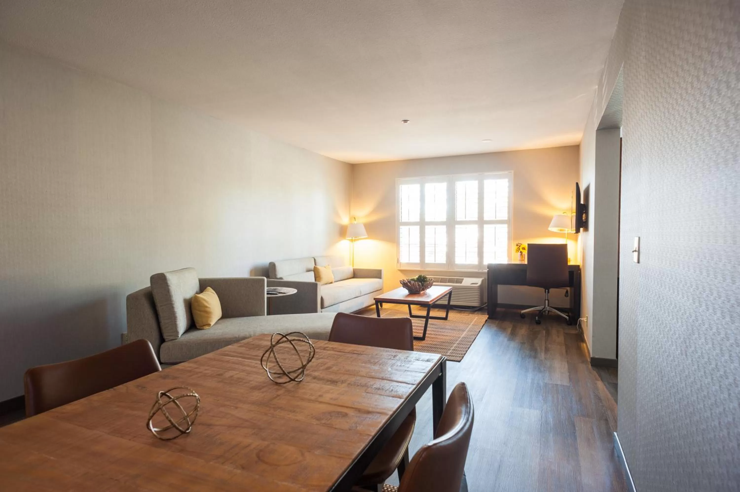 Living room in Hotel Indigo Napa Valley by IHG