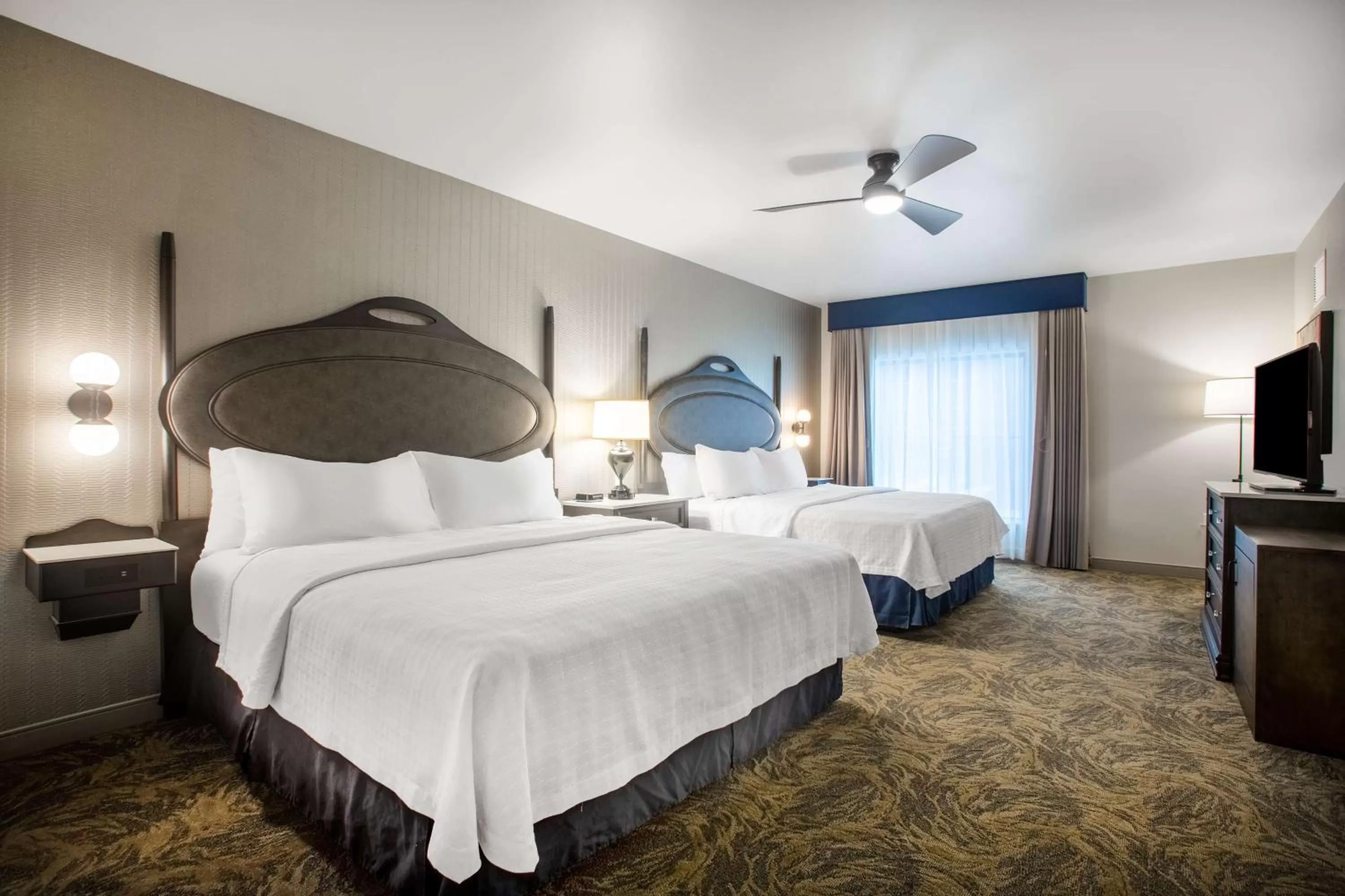 Bed in Homewood Suites By Hilton Salina/Downtown, Ks