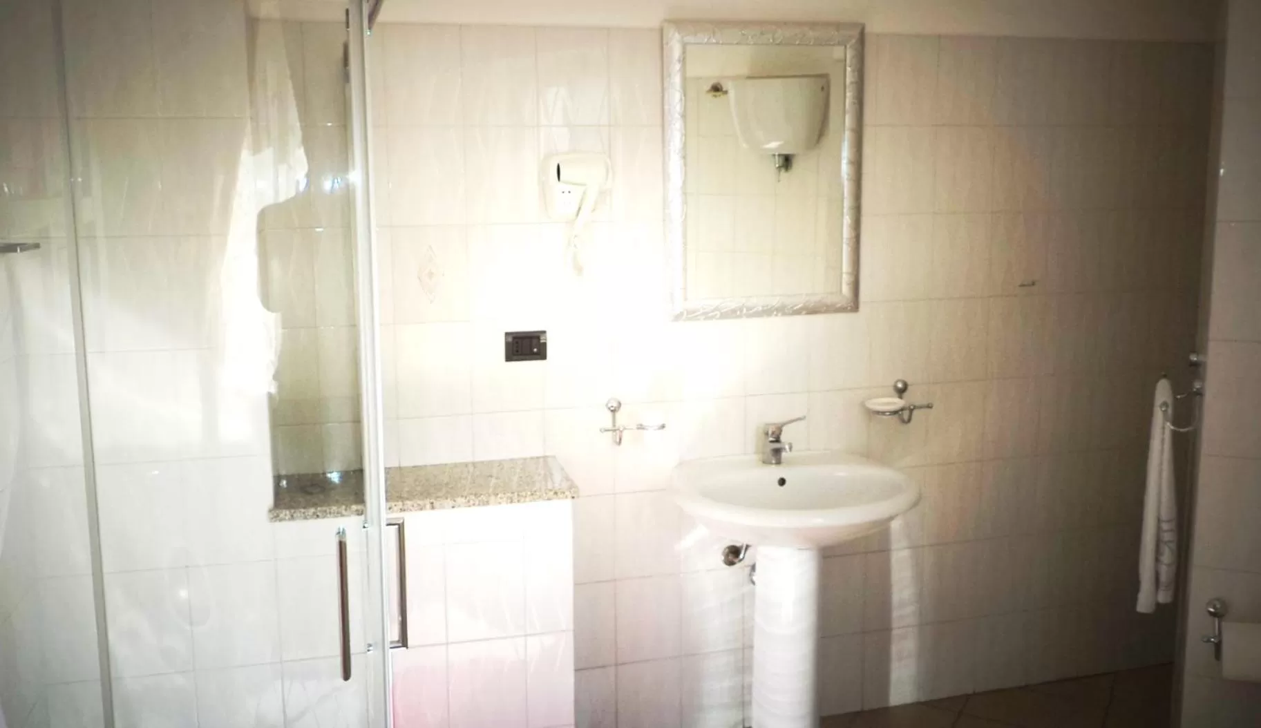 Shower, Bathroom in Il Girasole