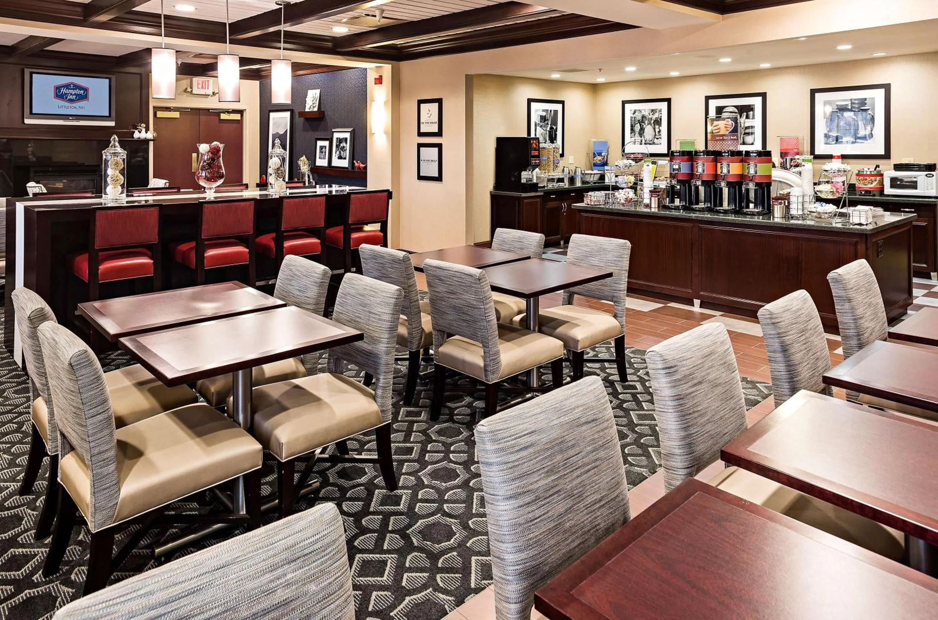 Dining area in Hampton Inn Littleton