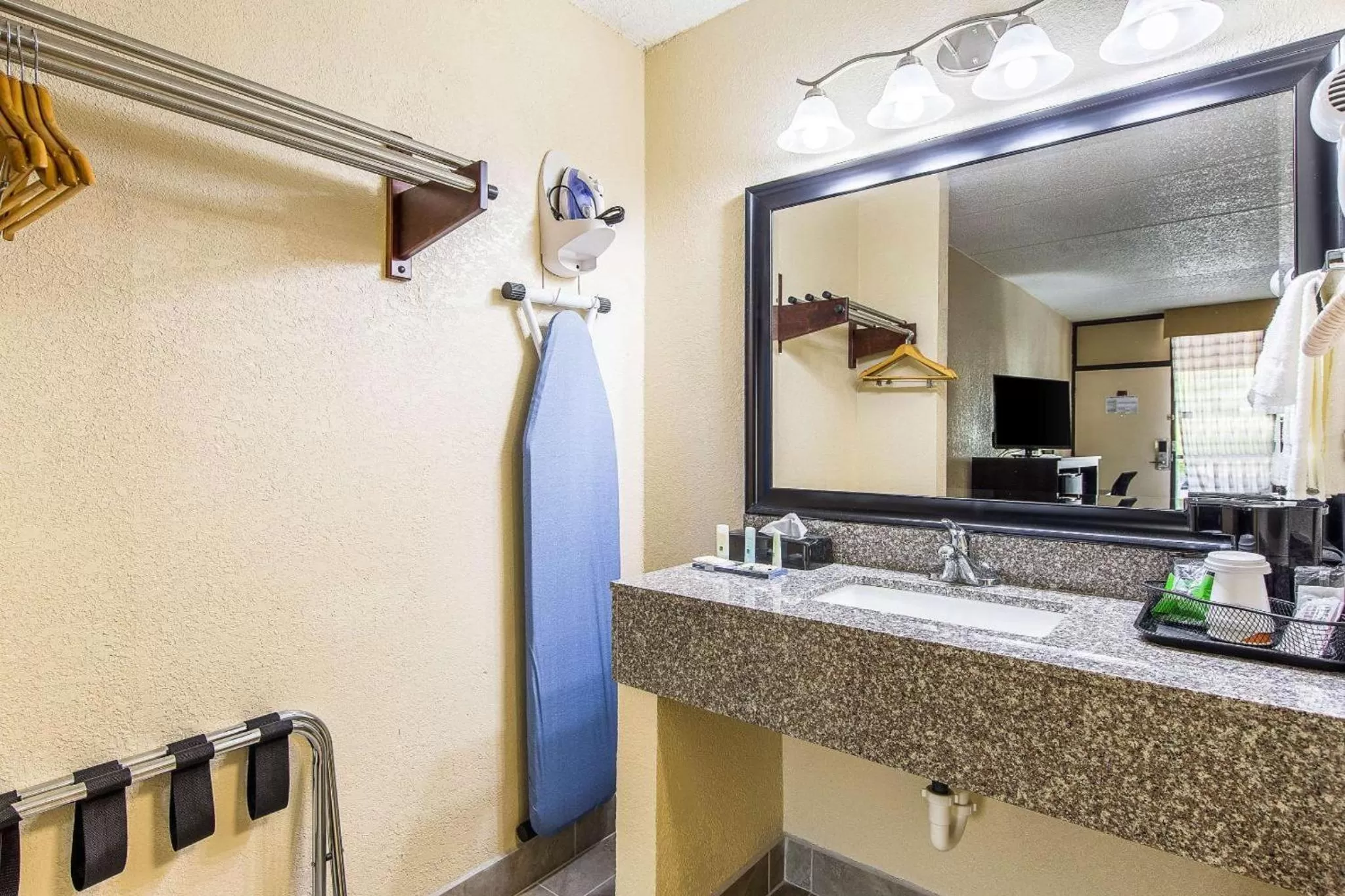 Bathroom in Quality Inn