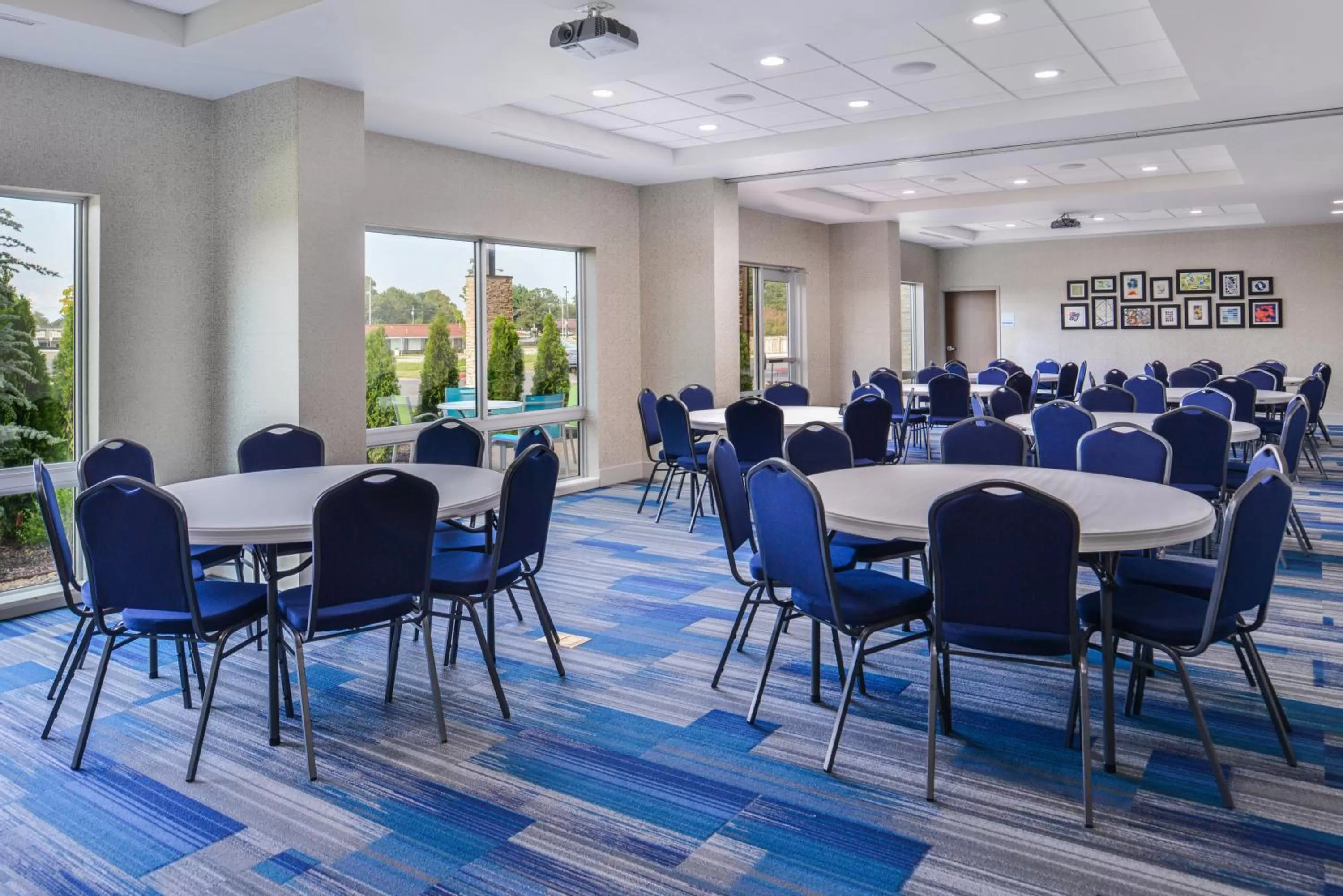 Meeting/conference room in Holiday Inn Express & Suites - Siloam Springs by IHG